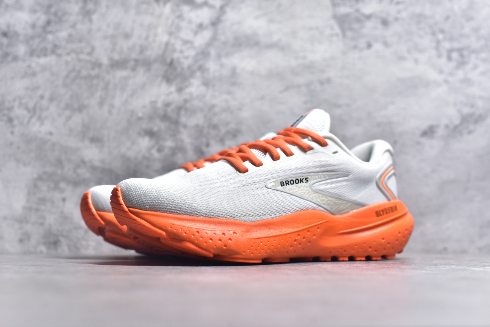 图片[2]-#公司级Brooks Glycerin 21 缓震跑鞋 宝藏跑鞋单品 采用全新设计针织鞋面材质 透气且灵活 搭载DNA LOFT V3密度泡棉缓震系统中底 以最大限度提高缓冲性能 外置防滑耐磨橡胶底片 助力跑者获得更好的落地体验 尺码：40-45-选品中心