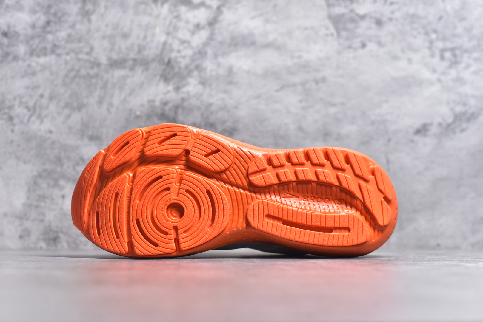 图片[6]-#公司级Brooks Glycerin 21 缓震跑鞋 宝藏跑鞋单品 采用全新设计针织鞋面材质 透气且灵活 搭载DNA LOFT V3密度泡棉缓震系统中底 以最大限度提高缓冲性能 外置防滑耐磨橡胶底片 助力跑者获得更好的落地体验 尺码：40-45-选品中心