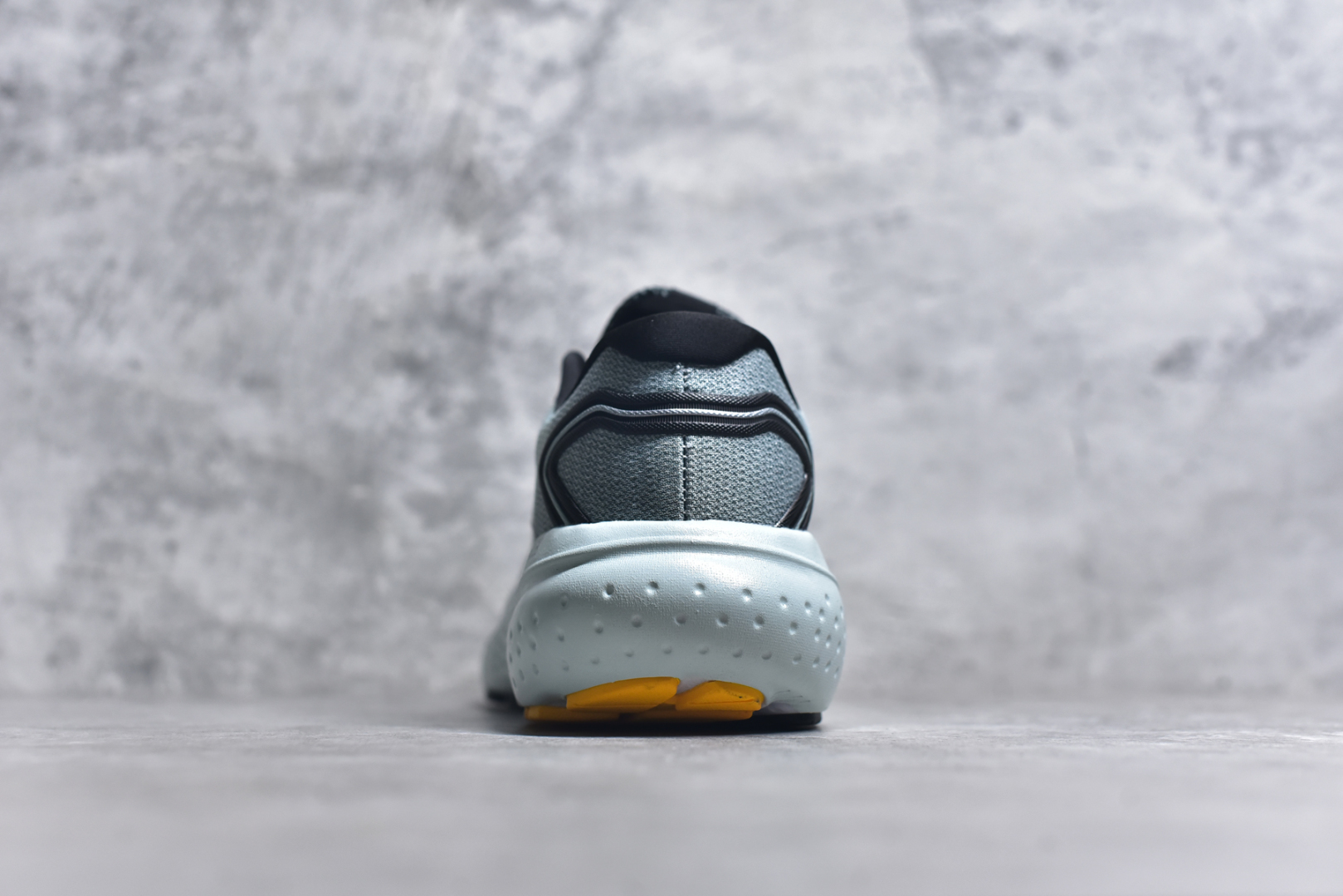 图片[5]-#公司级Brooks Glycerin 21 缓震跑鞋 宝藏跑鞋单品 采用全新设计针织鞋面材质 透气且灵活 搭载DNA LOFT V3密度泡棉缓震系统中底 以最大限度提高缓冲性能 外置防滑耐磨橡胶底片 助力跑者获得更好的落地体验 尺码：40-45-选品中心