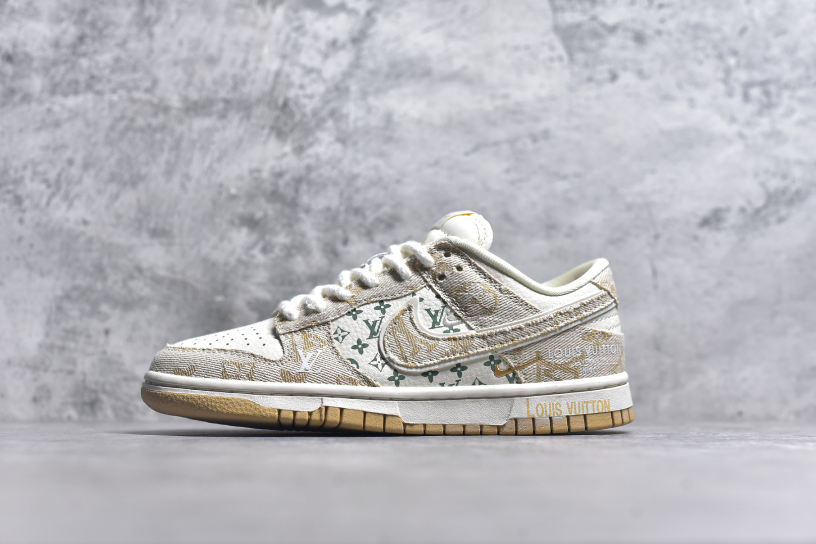 #耐克NIKE DUNK LOW RETRO扣篮系列 复古低帮休闲运动滑板板鞋 采用脚感柔软舒适ZoomAir气垫 有效吸收滑板等极限运动在落地时带来的冲击力 为街头运动者们提供更好的保护 货号：SJ2068-258 尺码：36 36.5 37.5 38 38.5 39 40 40.5 41 42 42.5 43 44 45-选品中心