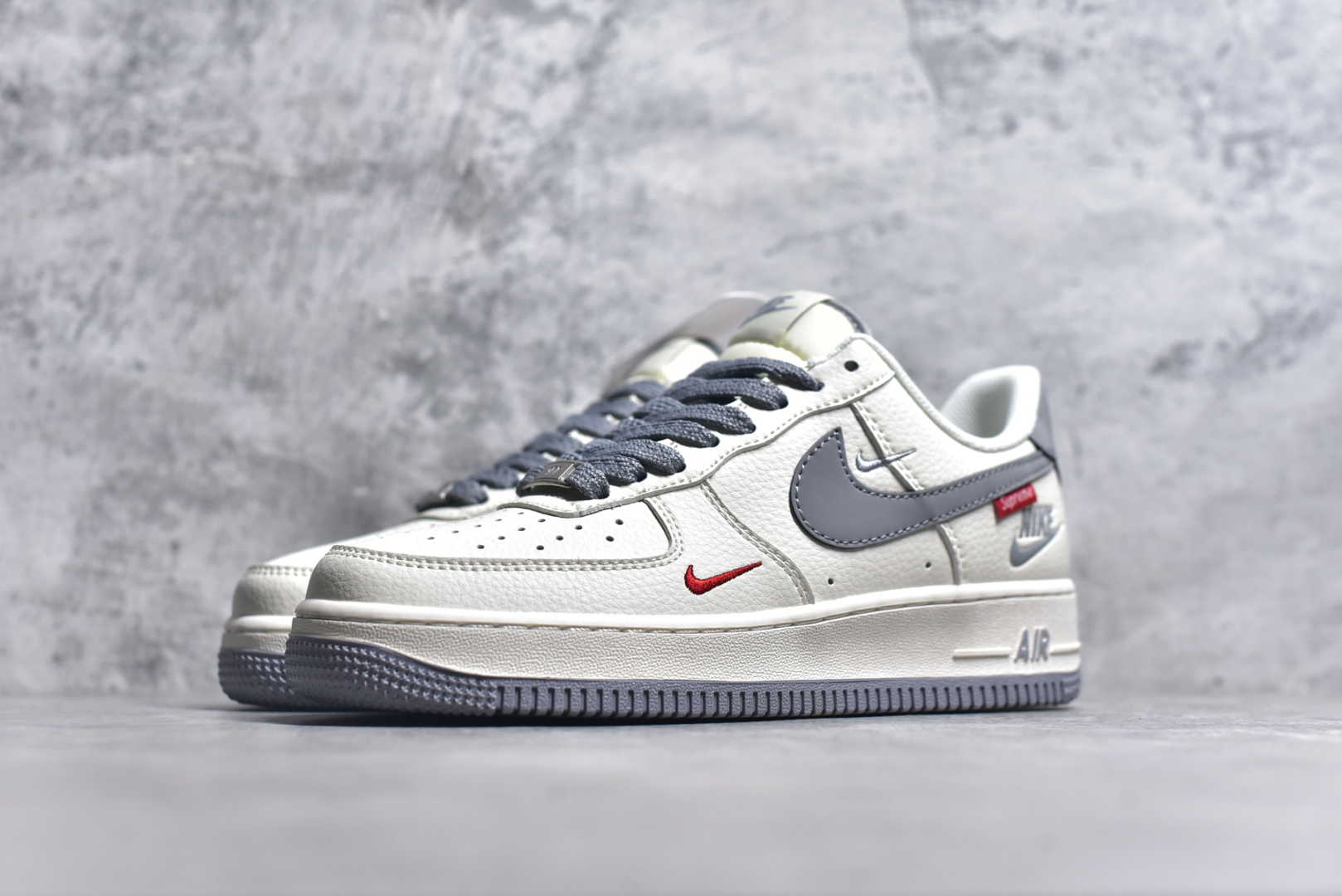 图片[2]-#Nike Air Force 1\’07 Low Supreme联名 米灰小红勾 空军一号低帮休闲板鞋 HH7518-039 #原楦头原纸板 原装鞋盒 定制五金配件 内置全掌气垫 原厂鞋底 尺码：36 36.5 37.5 38 38.5 39 40 40.5 41 42 42.5 43 44 44.5 45 9.D4-选品中心