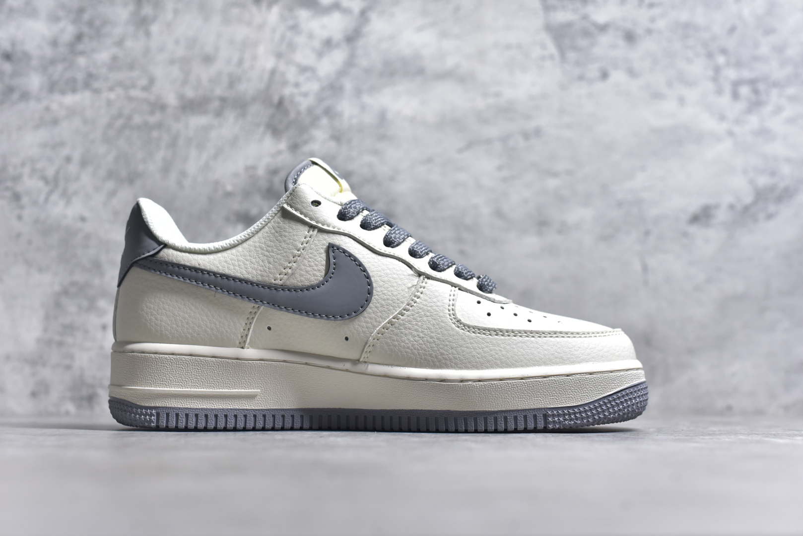 图片[3]-#Nike Air Force 1\’07 Low Supreme联名 米灰小红勾 空军一号低帮休闲板鞋 HH7518-039 #原楦头原纸板 原装鞋盒 定制五金配件 内置全掌气垫 原厂鞋底 尺码：36 36.5 37.5 38 38.5 39 40 40.5 41 42 42.5 43 44 44.5 45 9.D4-选品中心