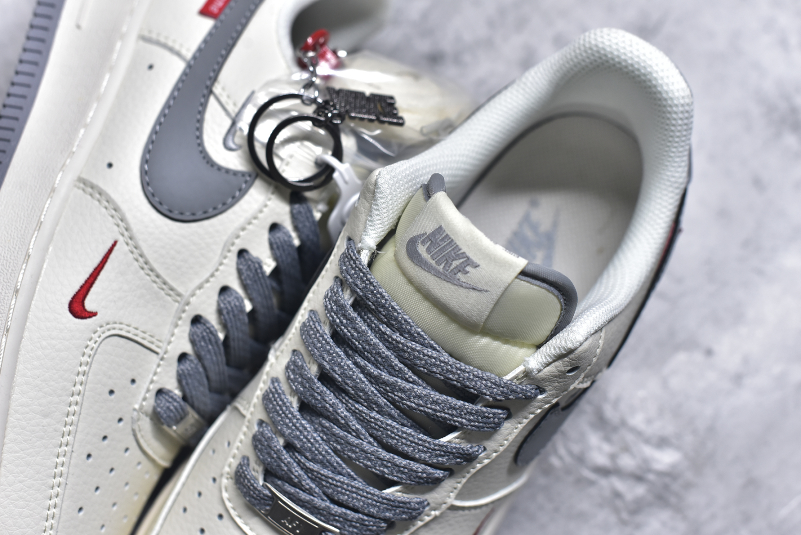 图片[9]-#Nike Air Force 1\’07 Low Supreme联名 米灰小红勾 空军一号低帮休闲板鞋 HH7518-039 #原楦头原纸板 原装鞋盒 定制五金配件 内置全掌气垫 原厂鞋底 尺码：36 36.5 37.5 38 38.5 39 40 40.5 41 42 42.5 43 44 44.5 45 9.D4-选品中心