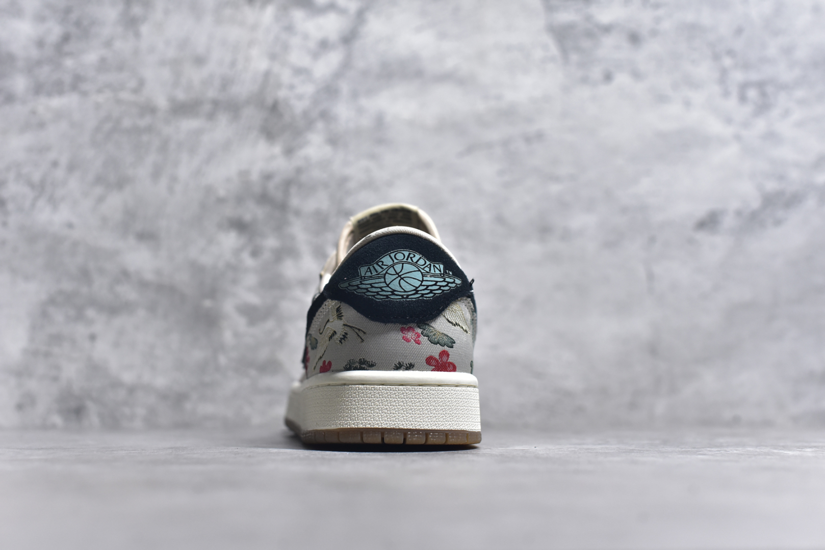 图片[5]-#Air Jordan AJ1 Low 低帮 HV8293-100 全新流水线出品 DT版本唯一平替选择 市场第二梯队最强版 全部原鞋开发 原楦原纸板开发 全鞋电脑针车 原厂内置全掌气垫 原盒内在原标 唯一Zp原版鞋带绑法 免检产品 全新2022版型 全头层皮料 完美零毛边处理 原厂配置全掌气垫 价格定位良心 几十个配色陆续出货 实拍调校N版已经零色差零失真 百分百还原实物色彩所见即所得 不存在货不对板色差等低级问题 选购参考实物拍摄 不混卖不参货 只用心做好货严格选品 承诺混一赔十 尺码：36 36.5 37.5 38 38.5 39 40 40.5 41 42 42.5 43 44 44.5 45-选品中心
