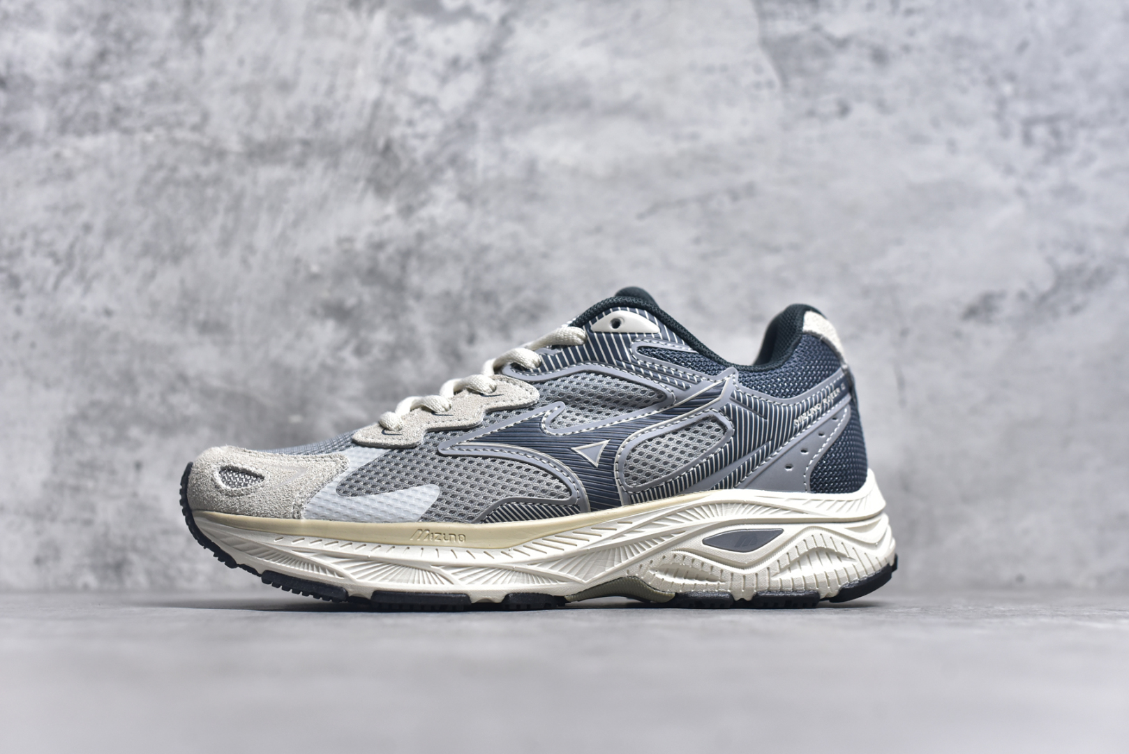 #公司级别 美津浓 Mizuno 舒适时尚减震防滑透气轻便包裏性 低帮 休闲跑步鞋 男女同款 尺码：36/45-选品中心