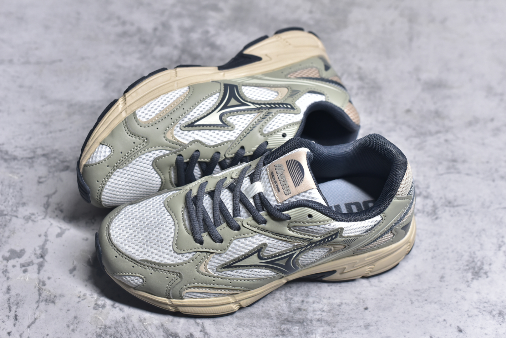 图片[7]-#公司级别 美津浓 Mizuno 舒适时尚减震防滑透气轻便包裏性 低帮 休闲跑步鞋 男女同款 尺码：36/45-选品中心