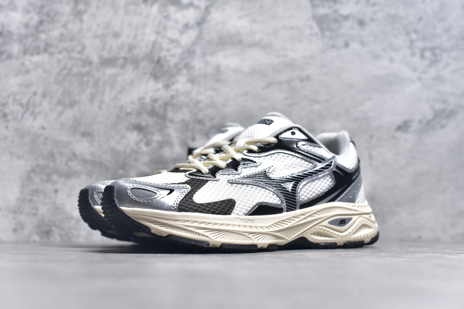 图片[2]-#公司级别 美津浓 Mizuno 舒适时尚减震防滑透气轻便包裏性 低帮 休闲跑步鞋 男女同款 尺码：36/45-选品中心