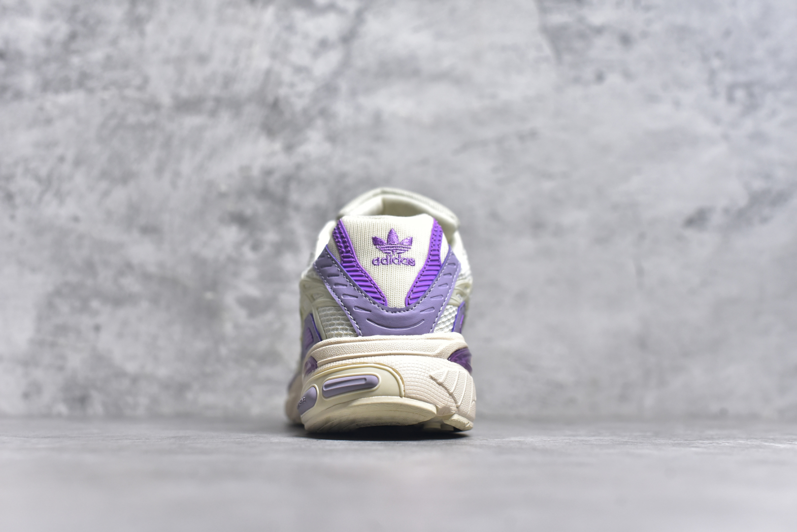 图片[5]-#AD Originals ADISTAR CUSHION 白色 此款以简约大方的造型设计，给人以随性休闲的时尚格调，穿着舒适轻便，运动灵活自如，满足日常个性穿搭。货号：IH0278 尺码：35.5 36 36.5 37 38 38.5 39 40 40.5 41 42 42.5 43 44 44.5 45-选品中心