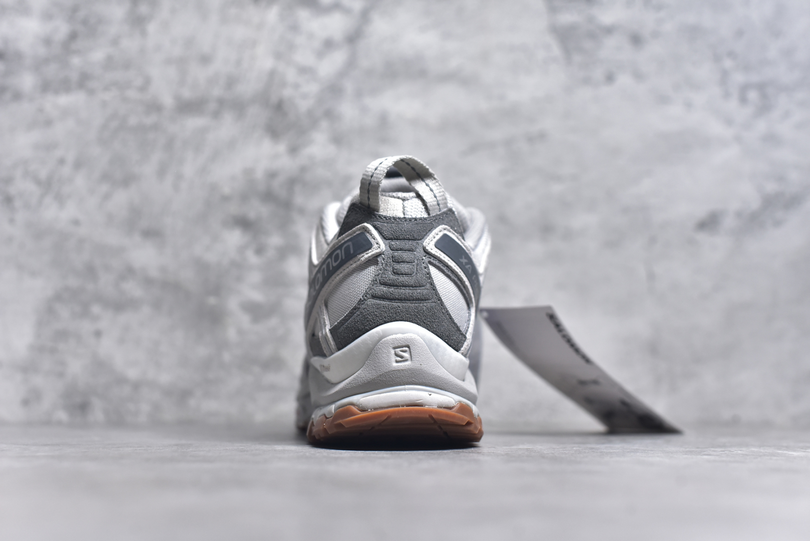 图片[5]-#Salomon XA PRO 3D SUEDE 萨洛蒙户外越野跑鞋 鞋面采用SENSIFIT贴合技术 全方位贴合包裹脚型 鞋跟部鞋底牵引设计 提供强大的抓地性能 更适应野外崎岖不平的道路 其3D ADVANCED CHASSIS底盘 材料轻量大化 钉齿设计更具稳定性、防护性 鞋底易磨损区运用CONTAGRIP高耐磨材料 应对城市硬质路面长距离跑考验 货号：472436 30 VO 尺码：36～45半-选品中心