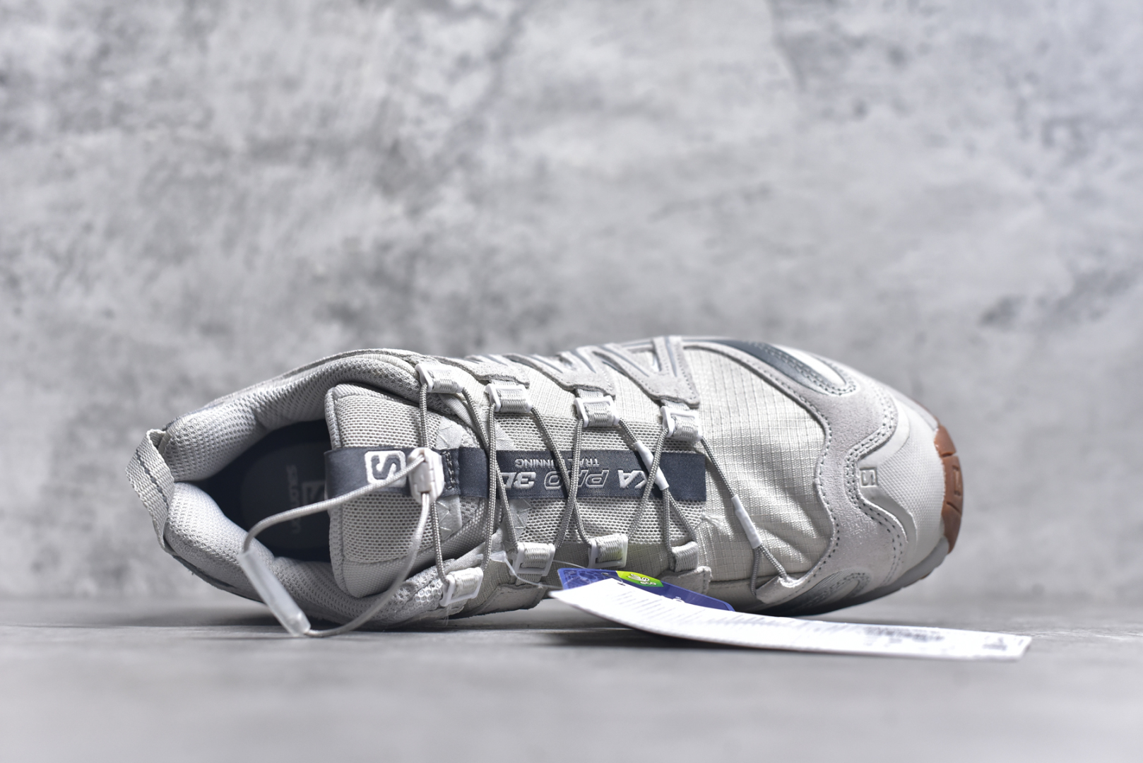 图片[4]-#Salomon XA PRO 3D SUEDE 萨洛蒙户外越野跑鞋 鞋面采用SENSIFIT贴合技术 全方位贴合包裹脚型 鞋跟部鞋底牵引设计 提供强大的抓地性能 更适应野外崎岖不平的道路 其3D ADVANCED CHASSIS底盘 材料轻量大化 钉齿设计更具稳定性、防护性 鞋底易磨损区运用CONTAGRIP高耐磨材料 应对城市硬质路面长距离跑考验 货号：472436 30 VO 尺码：36～45半-选品中心