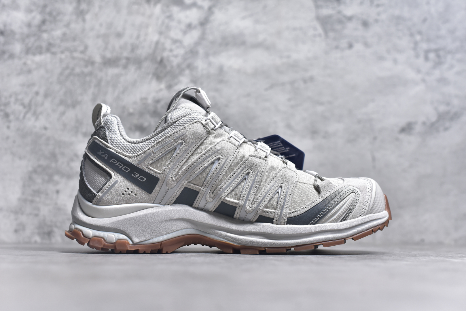 图片[3]-#Salomon XA PRO 3D SUEDE 萨洛蒙户外越野跑鞋 鞋面采用SENSIFIT贴合技术 全方位贴合包裹脚型 鞋跟部鞋底牵引设计 提供强大的抓地性能 更适应野外崎岖不平的道路 其3D ADVANCED CHASSIS底盘 材料轻量大化 钉齿设计更具稳定性、防护性 鞋底易磨损区运用CONTAGRIP高耐磨材料 应对城市硬质路面长距离跑考验 货号：472436 30 VO 尺码：36～45半-选品中心