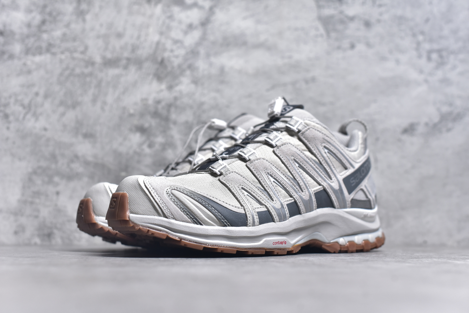 图片[2]-#Salomon XA PRO 3D SUEDE 萨洛蒙户外越野跑鞋 鞋面采用SENSIFIT贴合技术 全方位贴合包裹脚型 鞋跟部鞋底牵引设计 提供强大的抓地性能 更适应野外崎岖不平的道路 其3D ADVANCED CHASSIS底盘 材料轻量大化 钉齿设计更具稳定性、防护性 鞋底易磨损区运用CONTAGRIP高耐磨材料 应对城市硬质路面长距离跑考验 货号：472436 30 VO 尺码：36～45半-选品中心