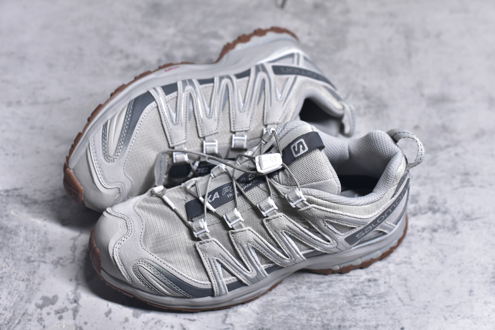图片[7]-#Salomon XA PRO 3D SUEDE 萨洛蒙户外越野跑鞋 鞋面采用SENSIFIT贴合技术 全方位贴合包裹脚型 鞋跟部鞋底牵引设计 提供强大的抓地性能 更适应野外崎岖不平的道路 其3D ADVANCED CHASSIS底盘 材料轻量大化 钉齿设计更具稳定性、防护性 鞋底易磨损区运用CONTAGRIP高耐磨材料 应对城市硬质路面长距离跑考验 货号：472436 30 VO 尺码：36～45半-选品中心