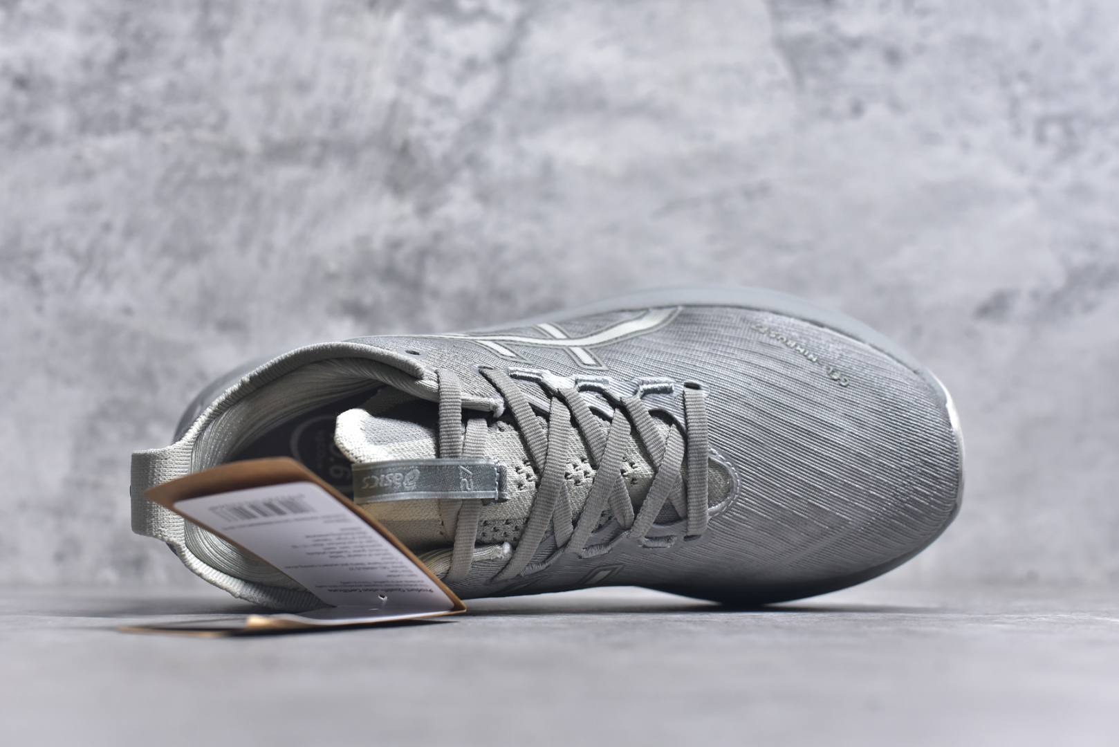 图片[4]-#Asics GEL-Nimbus 27 亚瑟士缓震跑鞋 近年复古风潮的势头很旺 ASICS一直坚信保持身体的健康与活力是打造健康快乐的生活方式的最佳途径 ASICS为复古鞋型注入新设计 为玩家的街头穿搭提供了更多可能 GEL-NIMBUSTM9运动鞋最初是为中立和仰卧跑步者设计的长距离训练器 采用原始材料和关键细节重新设计 其Y2K时代的工业外观也被大胆的对比和色块所抵消 尺码：36 36.5 37.5 38 38.5 39 40 40.5 41.5 42 42.5 43.5 44 44.5 45-选品中心
