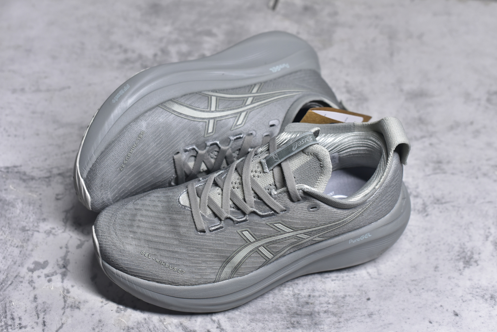 图片[7]-#Asics GEL-Nimbus 27 亚瑟士缓震跑鞋 近年复古风潮的势头很旺 ASICS一直坚信保持身体的健康与活力是打造健康快乐的生活方式的最佳途径 ASICS为复古鞋型注入新设计 为玩家的街头穿搭提供了更多可能 GEL-NIMBUSTM9运动鞋最初是为中立和仰卧跑步者设计的长距离训练器 采用原始材料和关键细节重新设计 其Y2K时代的工业外观也被大胆的对比和色块所抵消 尺码：36 36.5 37.5 38 38.5 39 40 40.5 41.5 42 42.5 43.5 44 44.5 45-选品中心