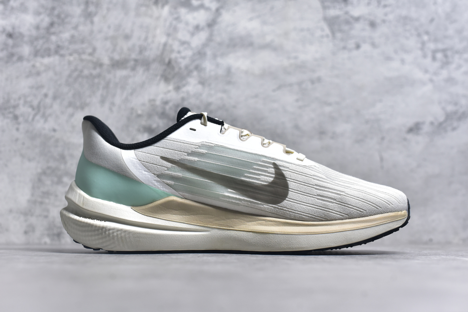 图片[3]-#NK Air Zoom Winflo V9 登月网面透气专业跑步鞋 原档案数据原厂网纱 正确高频花纹 前后掌内置Zoom Air气垫 原装MD大底 脚感完美还原 原盒原配 QC检验、钢印 俱全 原底科技 同步原版 脚感堪比Boost 尺码：39 40 40.5 41 42 42.5 43 44 44.5 45-选品中心