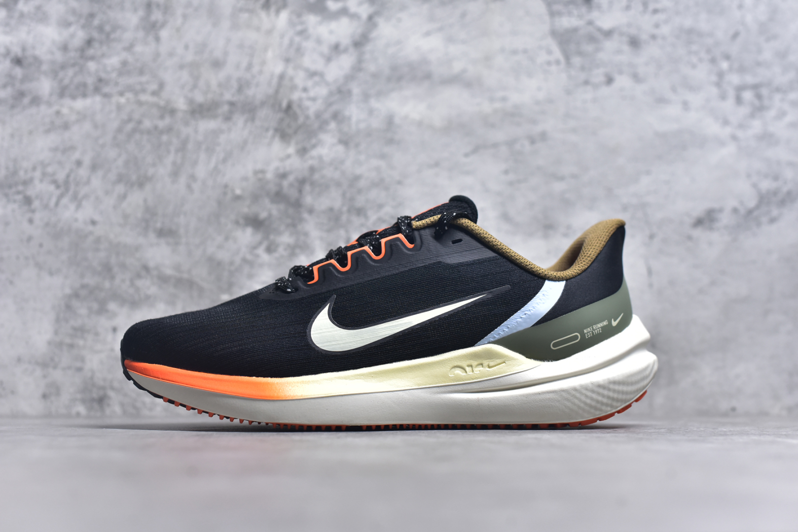 #NK Air Zoom Winflo V9 登月网面透气专业跑步鞋 原档案数据原厂网纱 正确高频花纹 前后掌内置Zoom Air气垫 原装MD大底 脚感完美还原 原盒原配 QC检验、钢印 俱全 原底科技 同步原版 脚感堪比Boost 尺码：39 40 40.5 41 42 42.5 43 44 44.5 45-选品中心