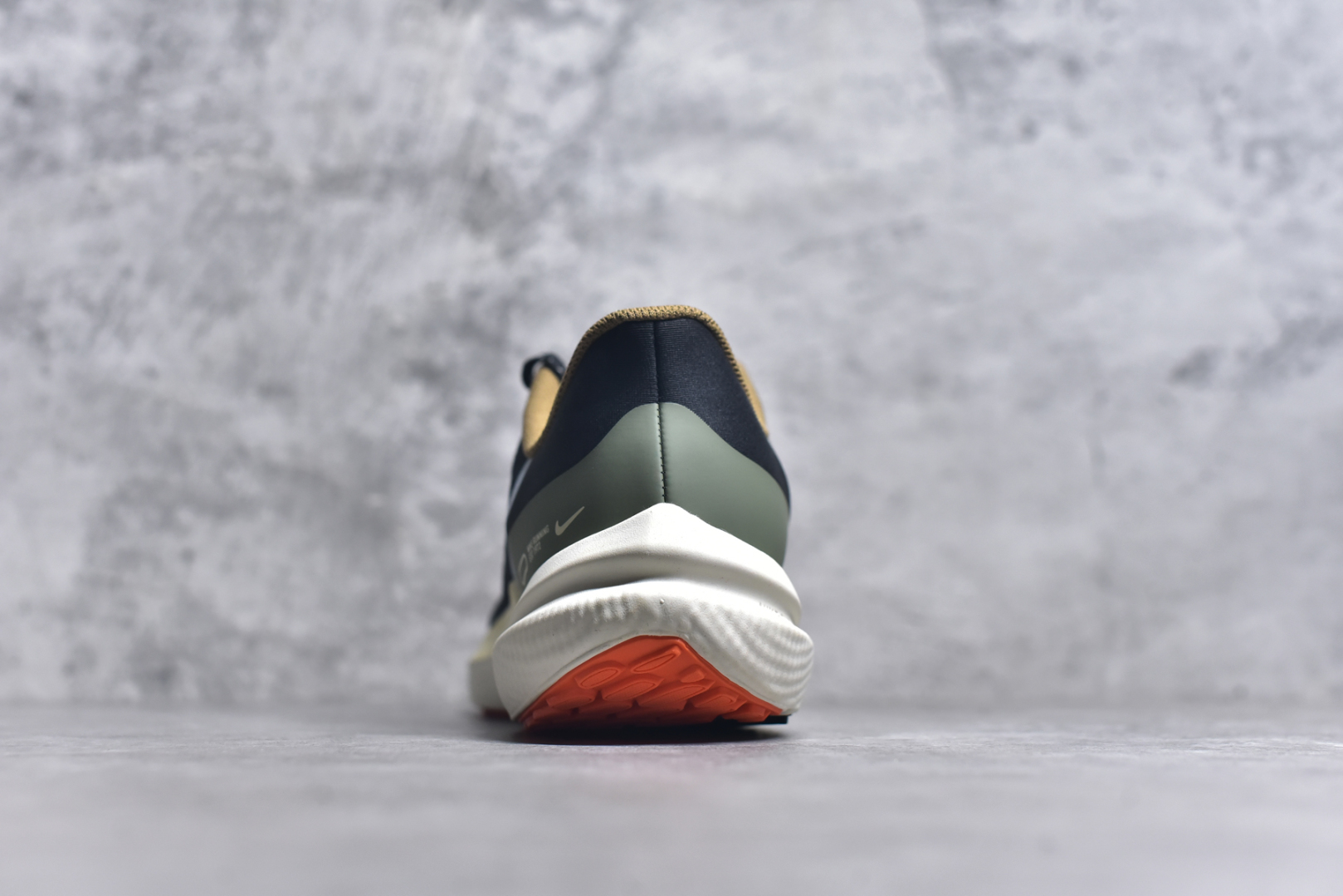 图片[5]-#NK Air Zoom Winflo V9 登月网面透气专业跑步鞋 原档案数据原厂网纱 正确高频花纹 前后掌内置Zoom Air气垫 原装MD大底 脚感完美还原 原盒原配 QC检验、钢印 俱全 原底科技 同步原版 脚感堪比Boost 尺码：39 40 40.5 41 42 42.5 43 44 44.5 45-选品中心