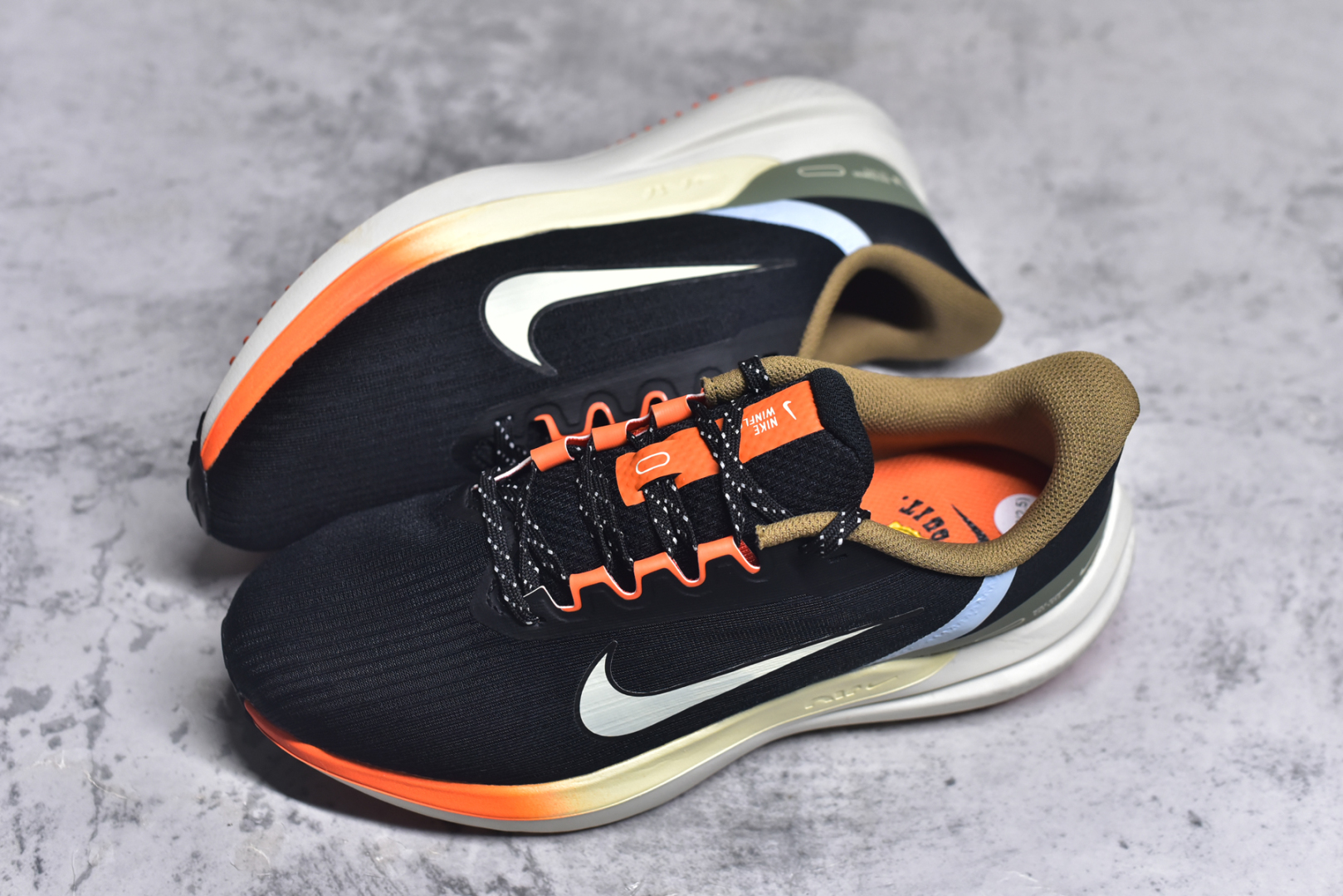 图片[7]-#NK Air Zoom Winflo V9 登月网面透气专业跑步鞋 原档案数据原厂网纱 正确高频花纹 前后掌内置Zoom Air气垫 原装MD大底 脚感完美还原 原盒原配 QC检验、钢印 俱全 原底科技 同步原版 脚感堪比Boost 尺码：39 40 40.5 41 42 42.5 43 44 44.5 45-选品中心
