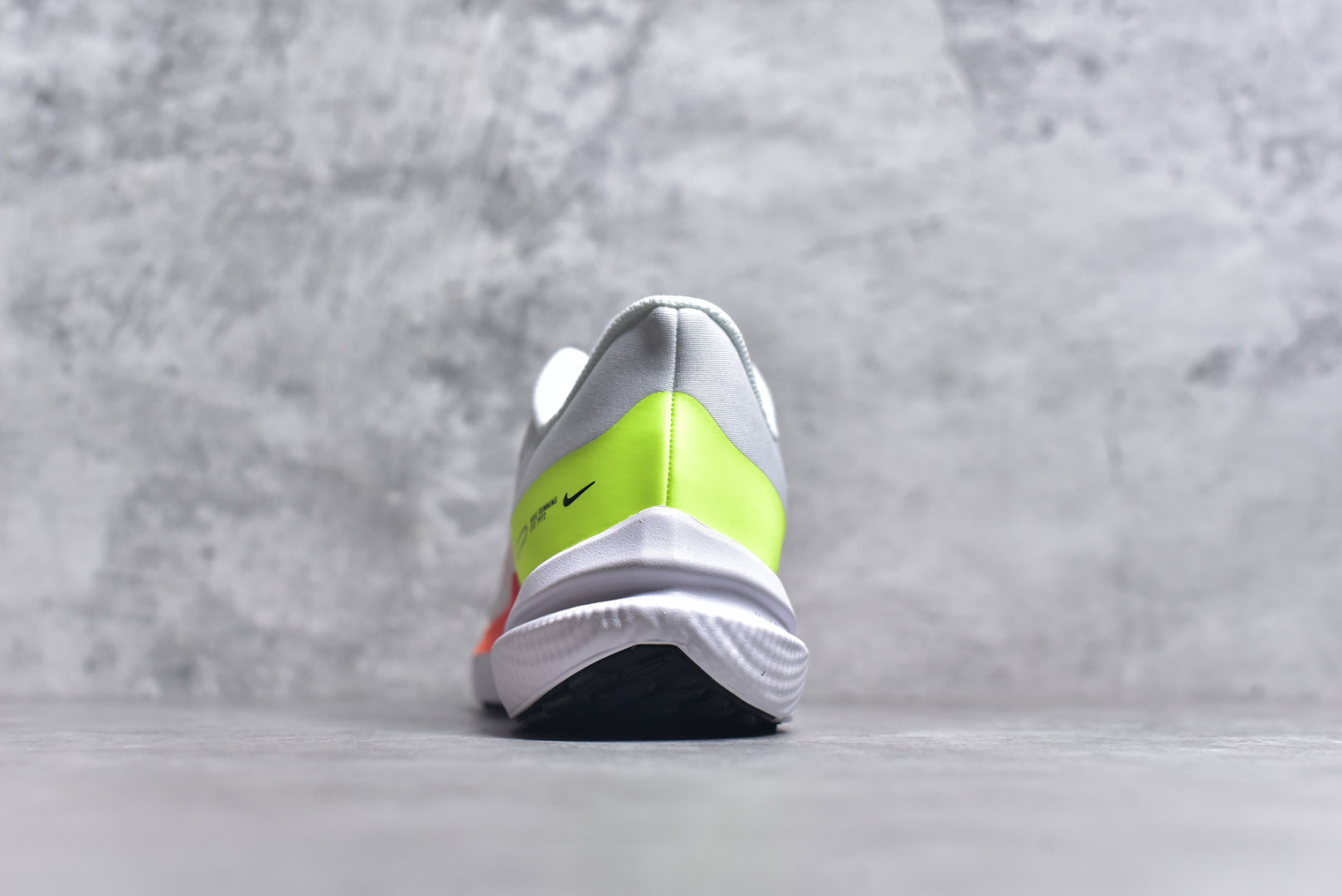 图片[5]-#NK Air Zoom Winflo V9 登月网面透气专业跑步鞋 原档案数据原厂网纱 正确高频花纹 前后掌内置Zoom Air气垫 原装MD大底 脚感完美还原 原盒原配 QC检验、钢印 俱全 原底科技 同步原版 脚感堪比Boost 尺码：39 40 40.5 41 42 42.5 43 44 44.5 45-选品中心