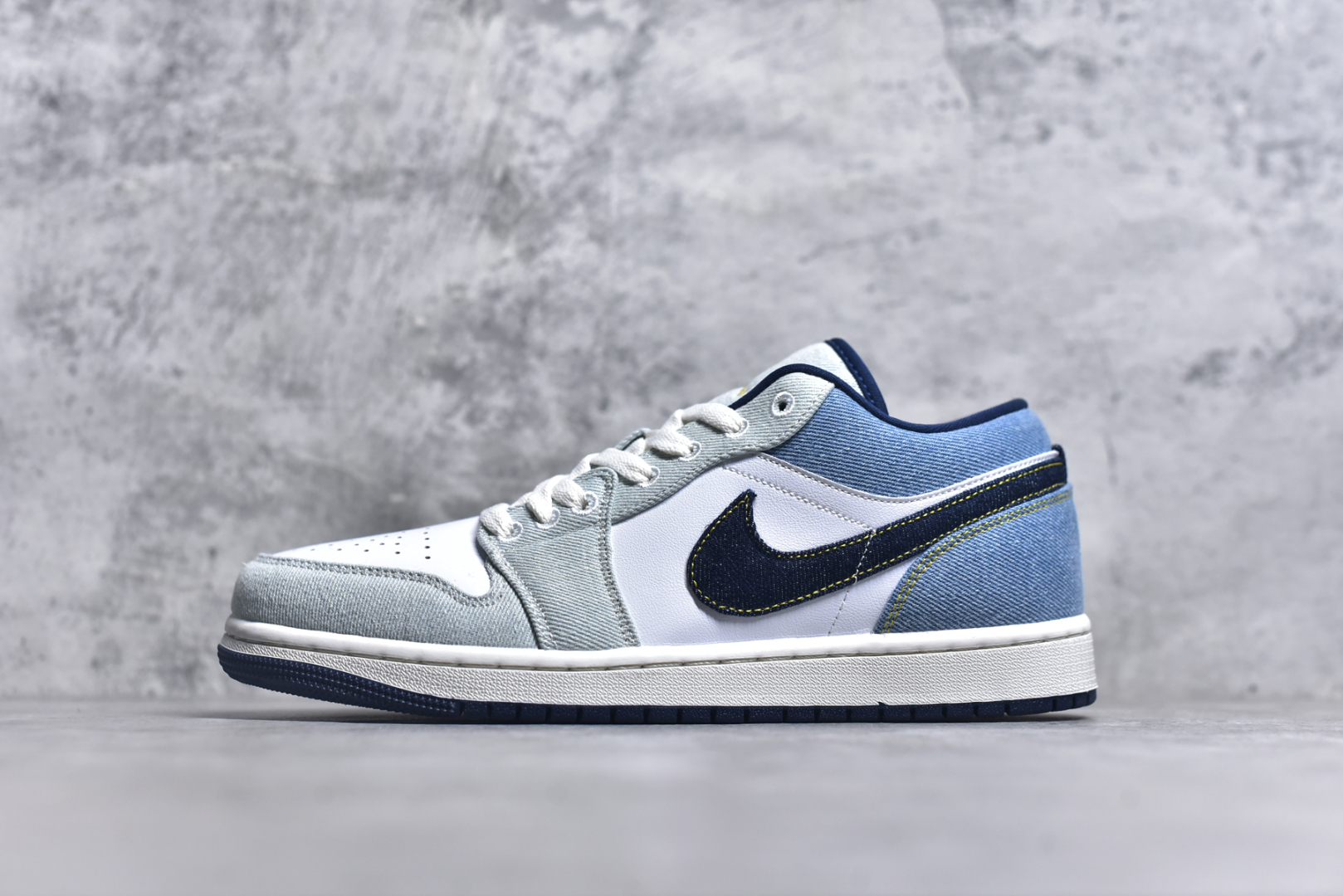 #Air Jordan AJ1 Low 低帮 水洗蓝 IH0648-141 全新流水线出品 DT版本唯一平替选择 市场第二梯队最强版 全部原鞋开发 原楦原纸板开发 全鞋电脑针车 原厂内置全掌气垫 原盒内在原标 唯一Zp原版鞋带绑法 免检产品 全新2022版型 全头层皮料 完美零毛边处理 原厂配置全掌气垫 价格定位良心 几十个配色陆续出货 实拍调校N版已经零色差零失真 百分百还原实物色彩所见即所得 不存在货不对板色差等低级问题 选购参考实物拍摄 不混卖不参货 只用心做好货严格选品 承诺混一赔十 尺码：36-46-选品中心