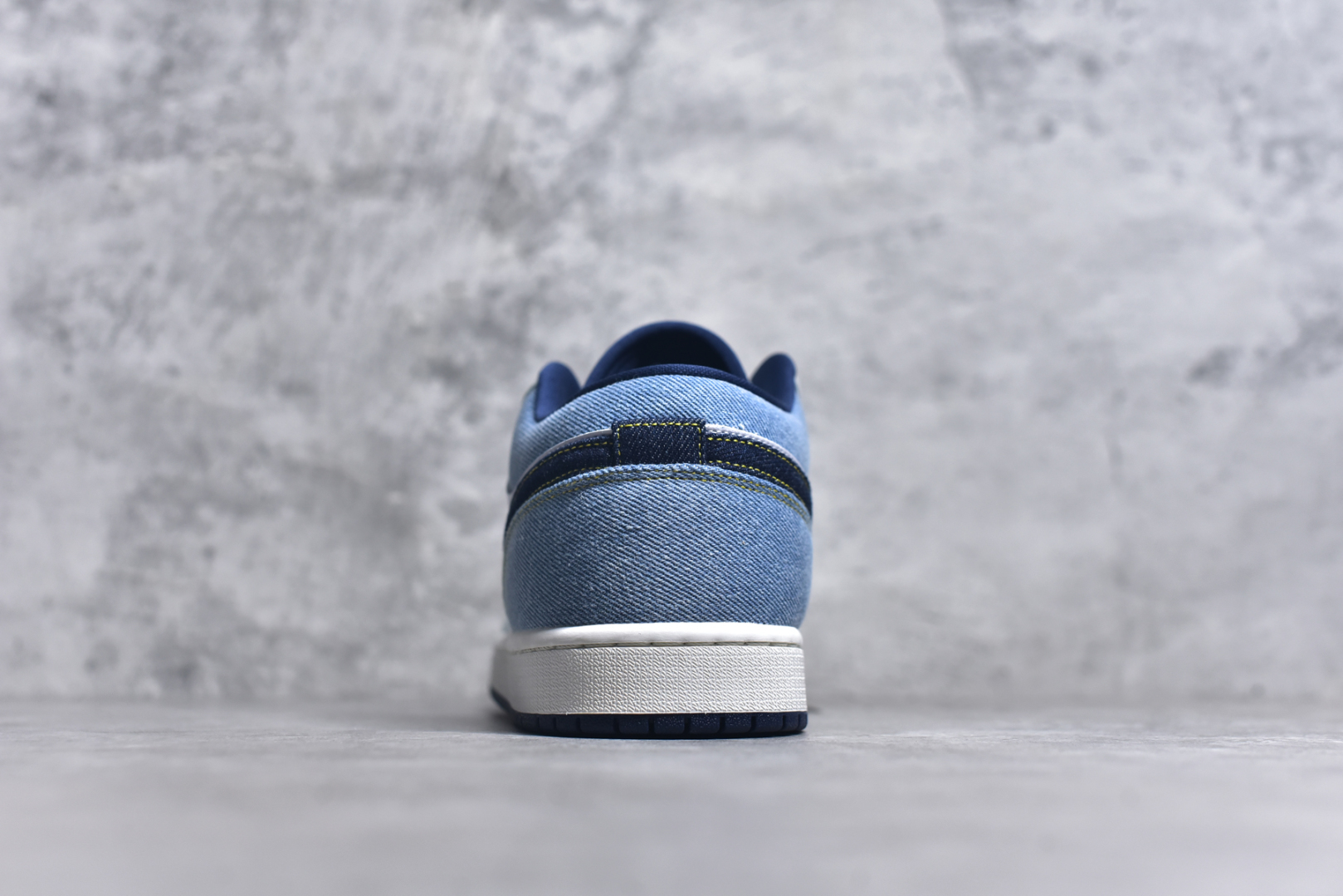 图片[5]-#Air Jordan AJ1 Low 低帮 水洗蓝 IH0648-141 全新流水线出品 DT版本唯一平替选择 市场第二梯队最强版 全部原鞋开发 原楦原纸板开发 全鞋电脑针车 原厂内置全掌气垫 原盒内在原标 唯一Zp原版鞋带绑法 免检产品 全新2022版型 全头层皮料 完美零毛边处理 原厂配置全掌气垫 价格定位良心 几十个配色陆续出货 实拍调校N版已经零色差零失真 百分百还原实物色彩所见即所得 不存在货不对板色差等低级问题 选购参考实物拍摄 不混卖不参货 只用心做好货严格选品 承诺混一赔十 尺码：36-46-选品中心