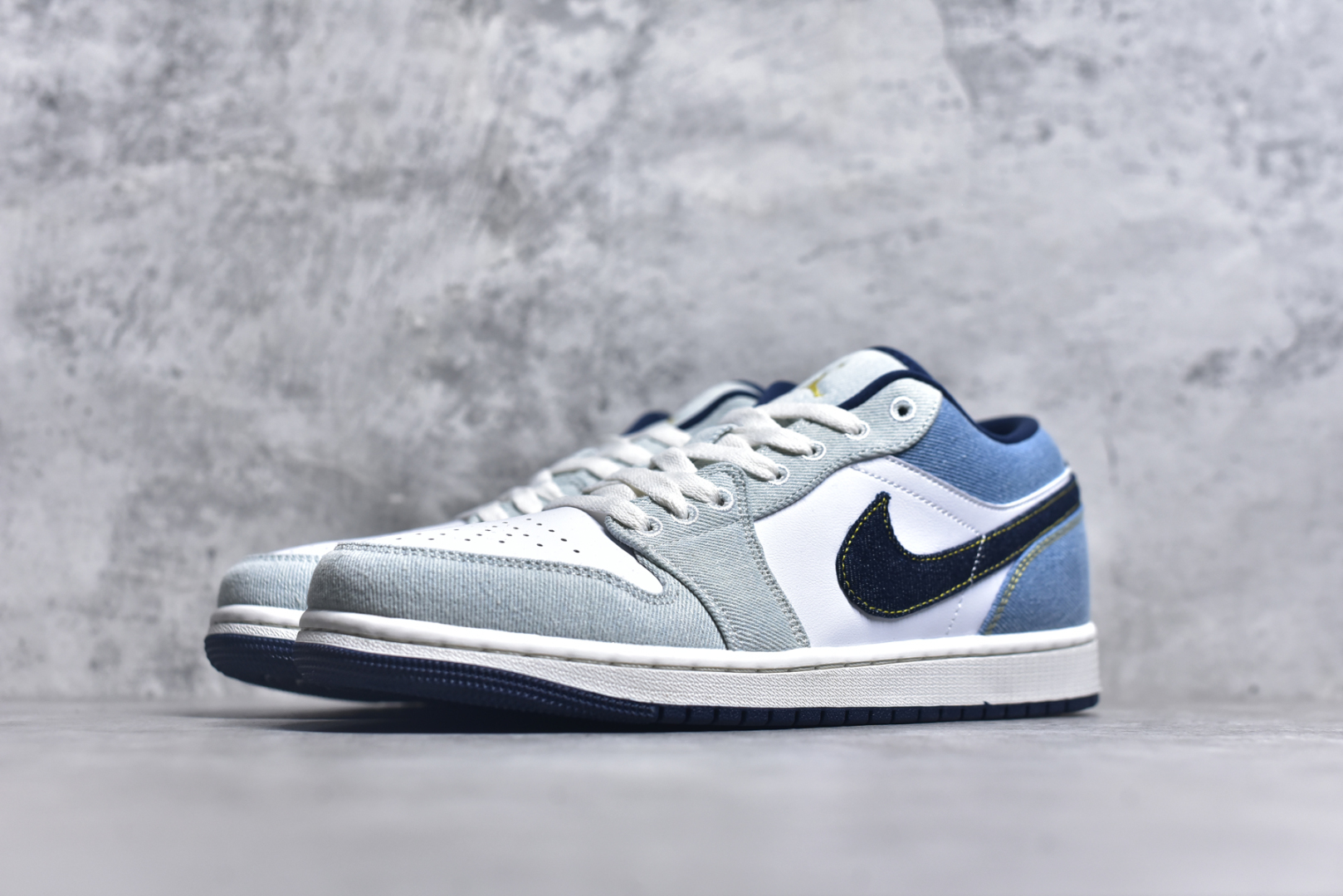 图片[2]-#Air Jordan AJ1 Low 低帮 水洗蓝 IH0648-141 全新流水线出品 DT版本唯一平替选择 市场第二梯队最强版 全部原鞋开发 原楦原纸板开发 全鞋电脑针车 原厂内置全掌气垫 原盒内在原标 唯一Zp原版鞋带绑法 免检产品 全新2022版型 全头层皮料 完美零毛边处理 原厂配置全掌气垫 价格定位良心 几十个配色陆续出货 实拍调校N版已经零色差零失真 百分百还原实物色彩所见即所得 不存在货不对板色差等低级问题 选购参考实物拍摄 不混卖不参货 只用心做好货严格选品 承诺混一赔十 尺码：36-46-选品中心