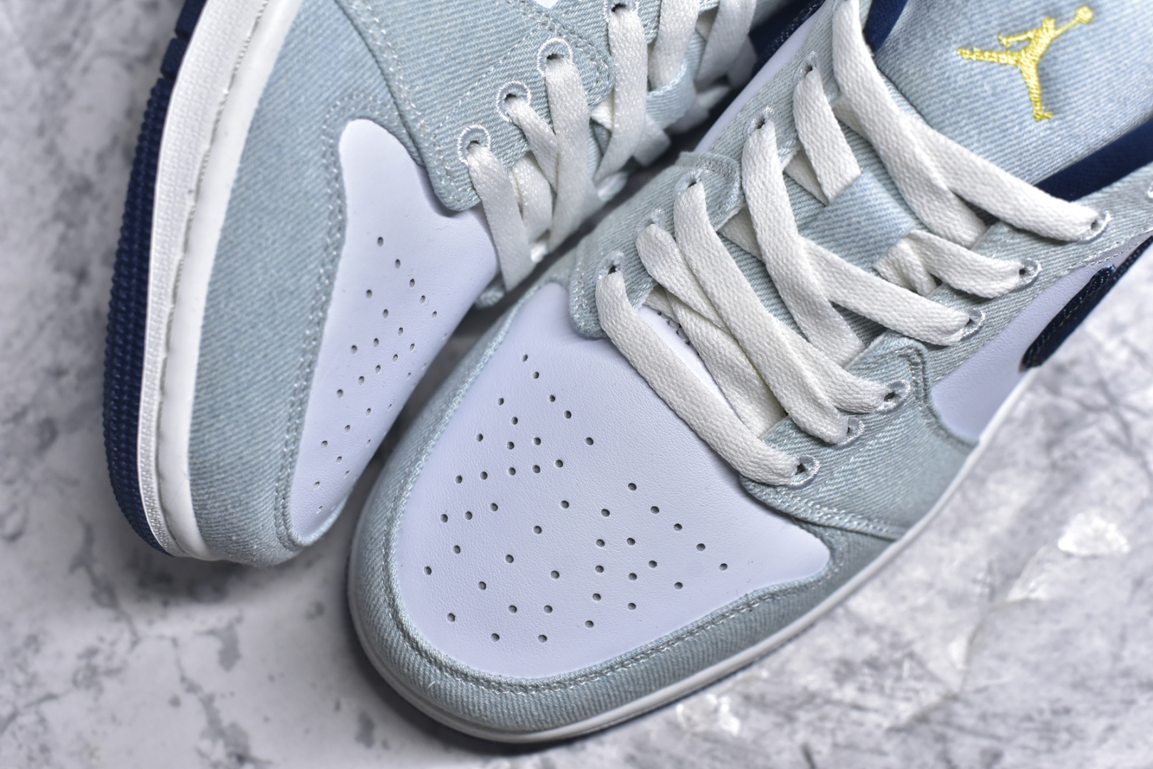图片[8]-#Air Jordan AJ1 Low 低帮 水洗蓝 IH0648-141 全新流水线出品 DT版本唯一平替选择 市场第二梯队最强版 全部原鞋开发 原楦原纸板开发 全鞋电脑针车 原厂内置全掌气垫 原盒内在原标 唯一Zp原版鞋带绑法 免检产品 全新2022版型 全头层皮料 完美零毛边处理 原厂配置全掌气垫 价格定位良心 几十个配色陆续出货 实拍调校N版已经零色差零失真 百分百还原实物色彩所见即所得 不存在货不对板色差等低级问题 选购参考实物拍摄 不混卖不参货 只用心做好货严格选品 承诺混一赔十 尺码：36-46-选品中心