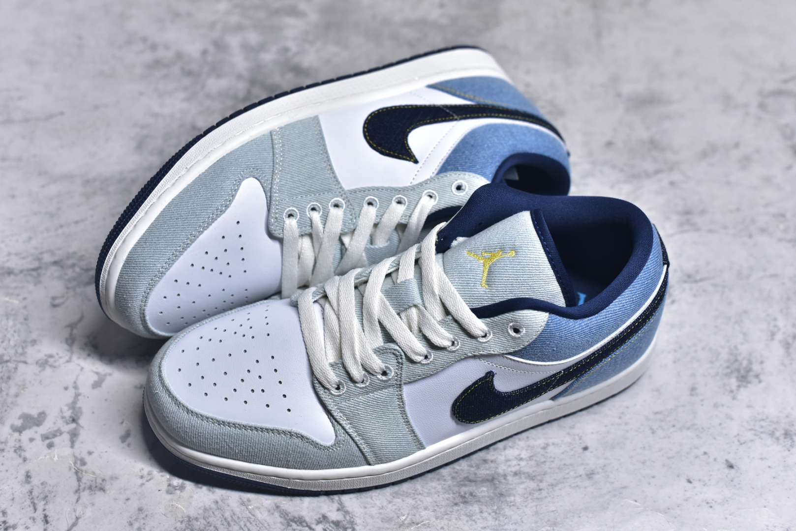 图片[7]-#Air Jordan AJ1 Low 低帮 水洗蓝 IH0648-141 全新流水线出品 DT版本唯一平替选择 市场第二梯队最强版 全部原鞋开发 原楦原纸板开发 全鞋电脑针车 原厂内置全掌气垫 原盒内在原标 唯一Zp原版鞋带绑法 免检产品 全新2022版型 全头层皮料 完美零毛边处理 原厂配置全掌气垫 价格定位良心 几十个配色陆续出货 实拍调校N版已经零色差零失真 百分百还原实物色彩所见即所得 不存在货不对板色差等低级问题 选购参考实物拍摄 不混卖不参货 只用心做好货严格选品 承诺混一赔十 尺码：36-46-选品中心