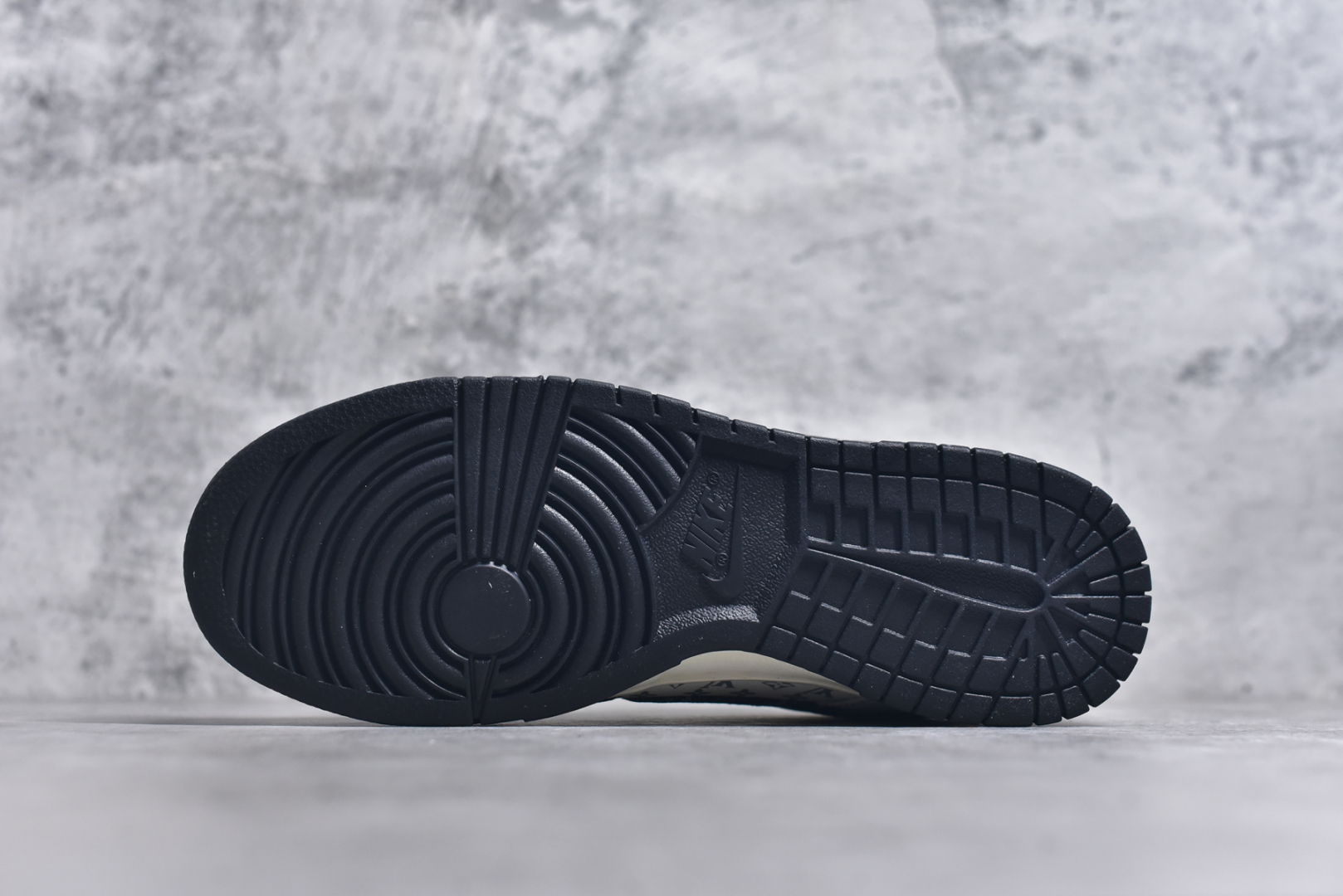 图片[6]-#NK Dunk Low 定制配色 JH8310-946 大厂出品 极力推荐 原装头层材料 独家版型蒸餾加工帶來的是更好的视觉和脚感体验大厂纯原品质出货 清洁度 电绣工艺 皮料切割干净无任何毛边 细节完美 尺码：36 36.5 37.5 38 38.5 39 40 40.5 41 42 42.5 43 44 44.5 45 46 47.5-选品中心