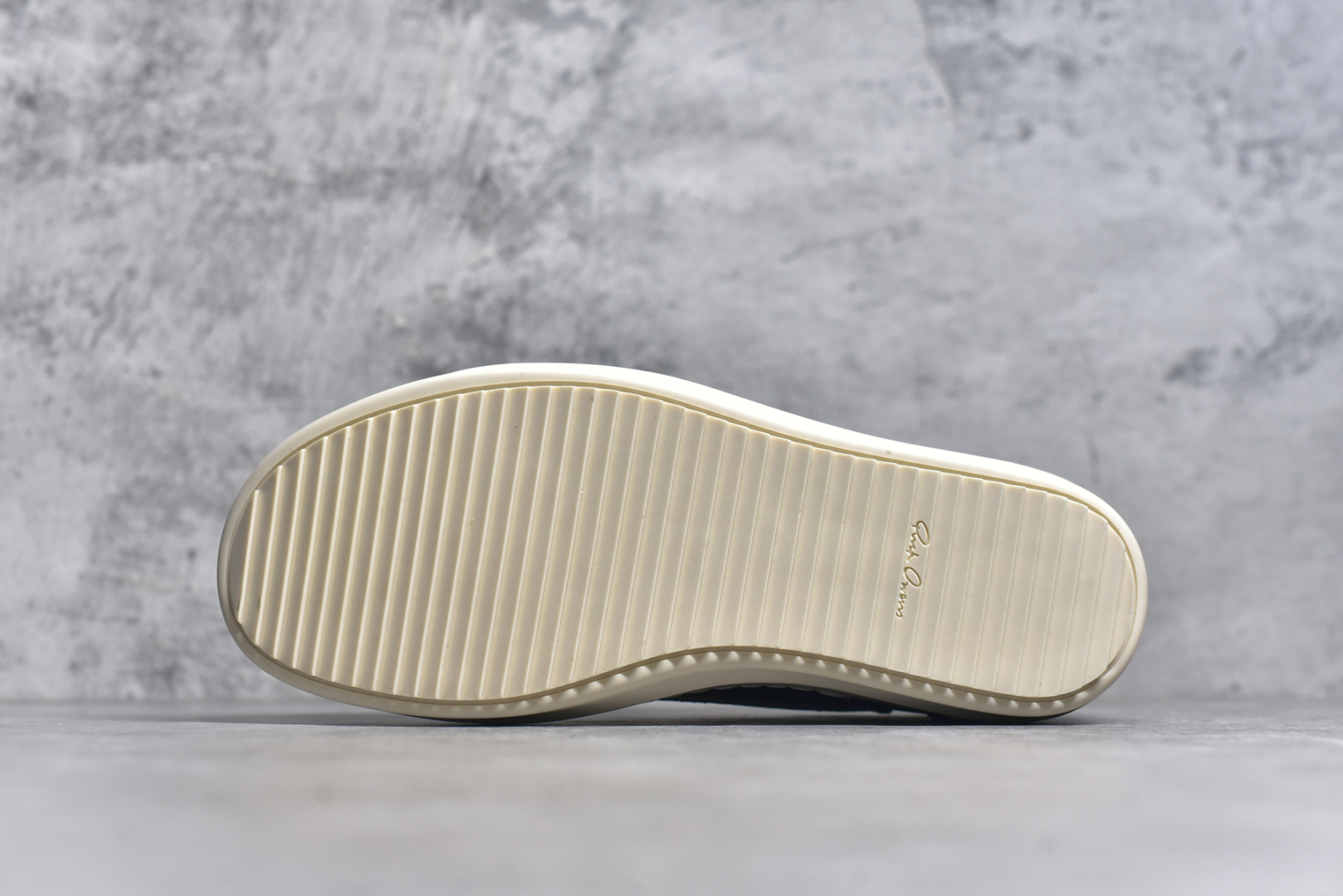 图片[6]-#Rick Owens Vintage Low-Top Sneakers\”Black/Pearl Milk\” RO低帮系列暗黑高街经典增高休闲运动厚底板鞋“皮革黑浅灰侵权款”RU02B2897 LPOLVS 价格劲爆 品质耐打 鞋型细节品质完美，电脑针车 间距完美还原！ 顶级头层皮料，质感无敌无色差，奢侈品的触感！ 尺码：38 39 40 41 42 43 44 45-选品中心