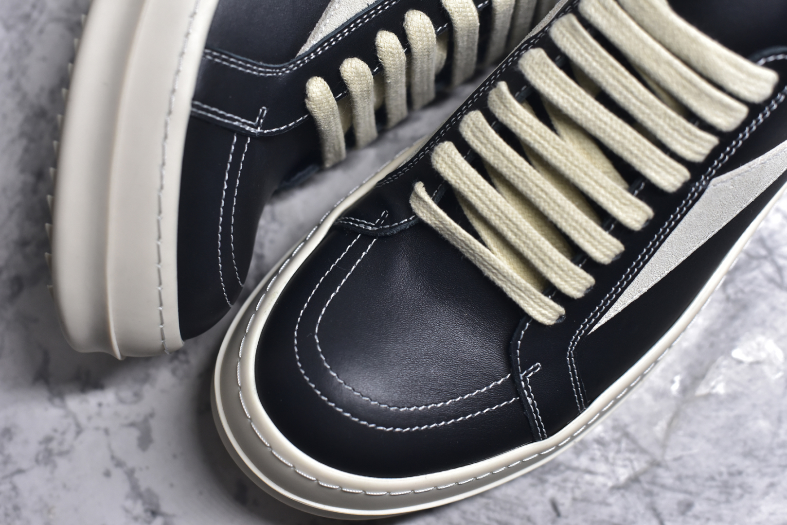 图片[8]-#Rick Owens Vintage Low-Top Sneakers\”Black/Pearl Milk\” RO低帮系列暗黑高街经典增高休闲运动厚底板鞋“皮革黑浅灰侵权款”RU02B2897 LPOLVS 价格劲爆 品质耐打 鞋型细节品质完美，电脑针车 间距完美还原！ 顶级头层皮料，质感无敌无色差，奢侈品的触感！ 尺码：38 39 40 41 42 43 44 45-选品中心