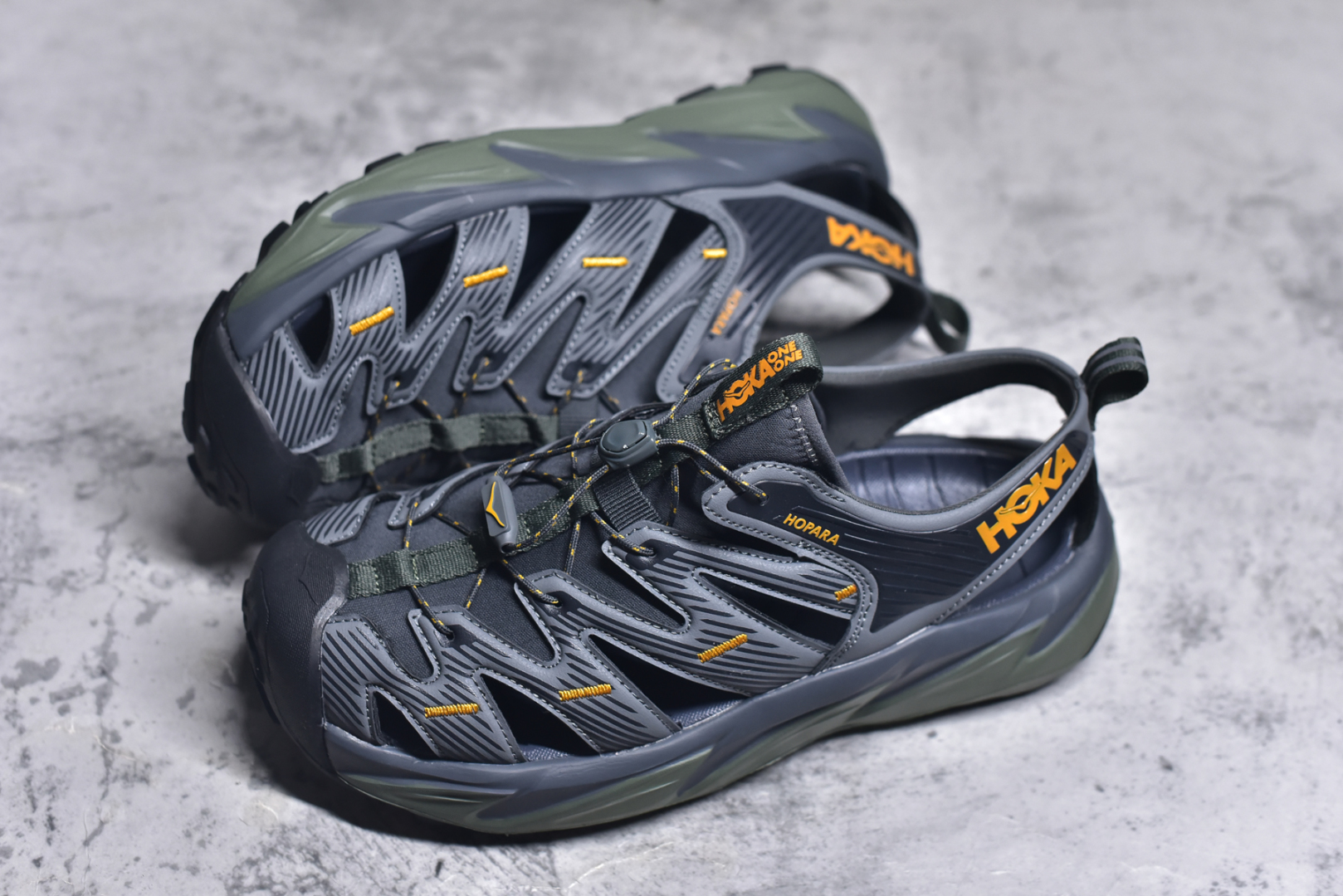 图片[7]-#HOKA One One Hopara Sandals 霍帕拉系列水路两用溯溪涉水休闲户外露营凉鞋 作为先锋品牌的 HOKA ONE ONE总是以独特的方式 HOPA RA是一款溯溪鞋 又名排水鞋 可长期用于涉水和溯溪 保护脚底和脚趾的安全和舒适 鞋面材料速干 透气 耐磨 鞋底防滑 耐磨 抓地能力强 出于安全考虑 设计要求较高 涉水溯溪过程中 水 泥沙 可以直接从鞋内大孔排出 细纹鞋底使在岩石上抓地能力强 避免打滑 而上路后 鞋面具有快干透气等优点 尺码：36 36.5 37.5 38 39 40 40.5 41 42 42.5 43 44 45-选品中心