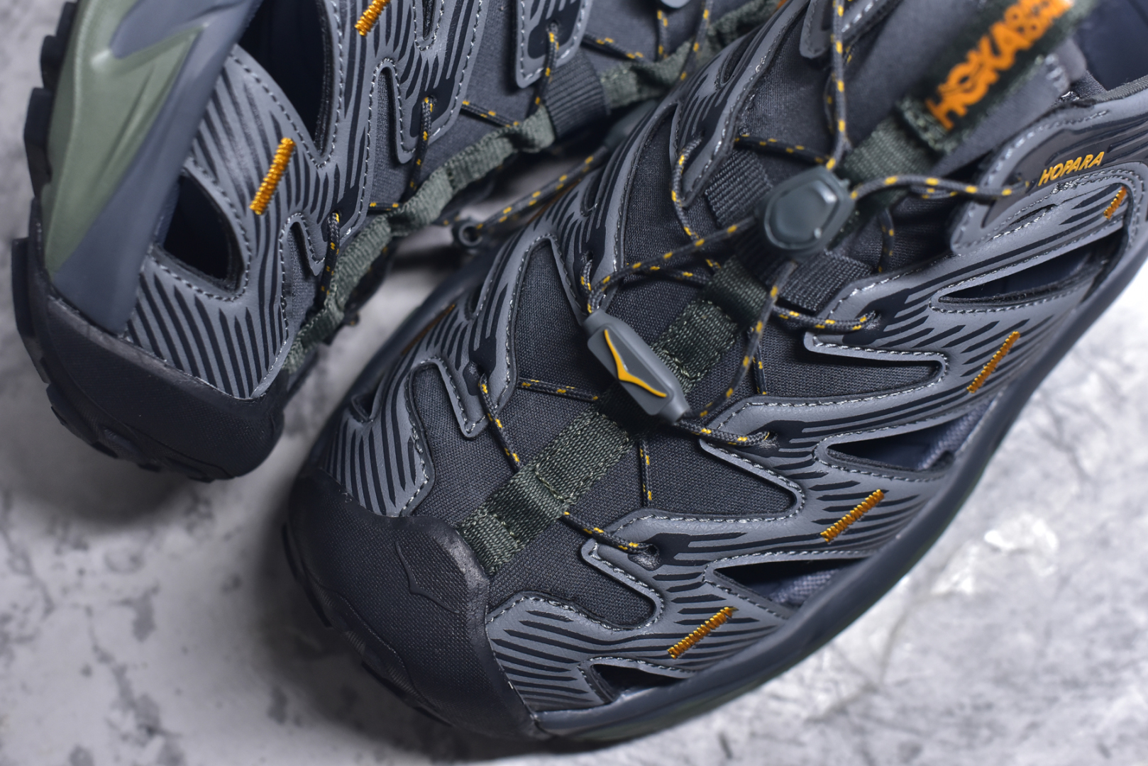 图片[8]-#HOKA One One Hopara Sandals 霍帕拉系列水路两用溯溪涉水休闲户外露营凉鞋 作为先锋品牌的 HOKA ONE ONE总是以独特的方式 HOPA RA是一款溯溪鞋 又名排水鞋 可长期用于涉水和溯溪 保护脚底和脚趾的安全和舒适 鞋面材料速干 透气 耐磨 鞋底防滑 耐磨 抓地能力强 出于安全考虑 设计要求较高 涉水溯溪过程中 水 泥沙 可以直接从鞋内大孔排出 细纹鞋底使在岩石上抓地能力强 避免打滑 而上路后 鞋面具有快干透气等优点 尺码：36 36.5 37.5 38 39 40 40.5 41 42 42.5 43 44 45-选品中心