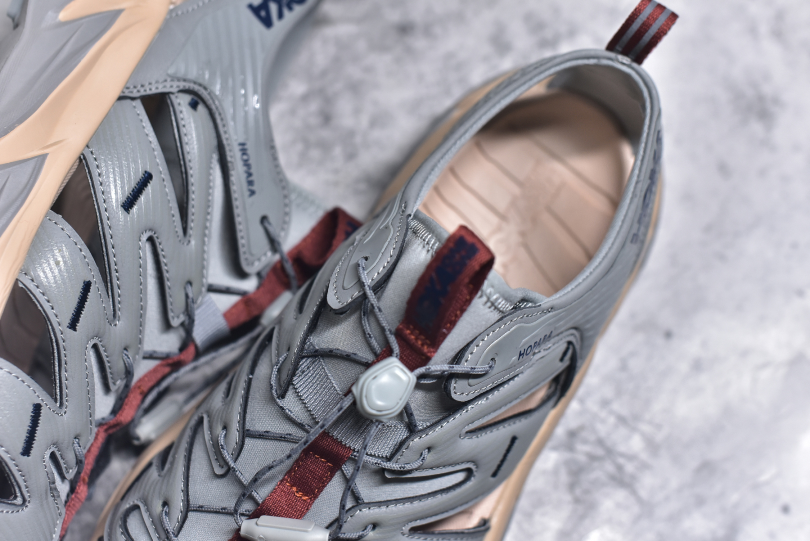 图片[9]-#HOKA One One Hopara Sandals 霍帕拉系列水路两用溯溪涉水休闲户外露营凉鞋 作为先锋品牌的 HOKA ONE ONE总是以独特的方式 HOPA RA是一款溯溪鞋 又名排水鞋 可长期用于涉水和溯溪 保护脚底和脚趾的安全和舒适 鞋面材料速干 透气 耐磨 鞋底防滑 耐磨 抓地能力强 出于安全考虑 设计要求较高 涉水溯溪过程中 水 泥沙 可以直接从鞋内大孔排出 细纹鞋底使在岩石上抓地能力强 避免打滑 而上路后 鞋面具有快干透气等优点 尺码：36 36.5 37.5 38 39 40 40.5 41 42 42.5 43 44 45-选品中心