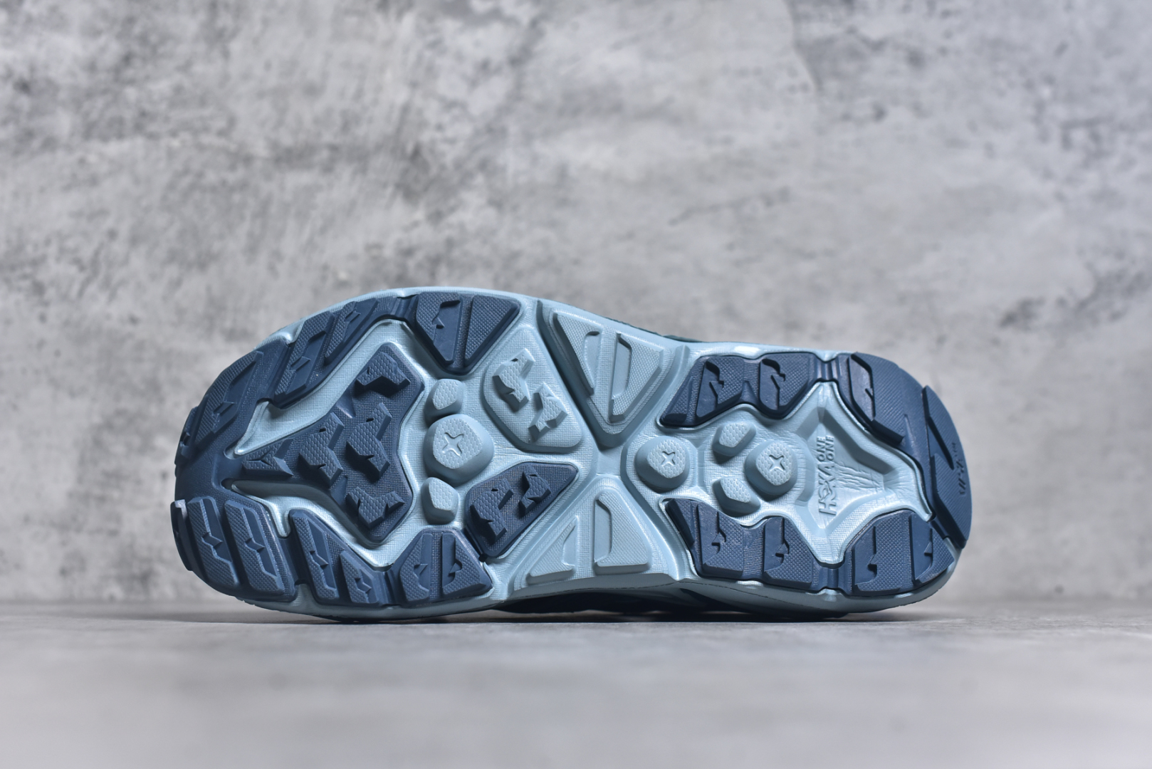 图片[6]-#HOKA One One Hopara Sandals 霍帕拉系列水路两用溯溪涉水休闲户外露营凉鞋 作为先锋品牌的 HOKA ONE ONE总是以独特的方式 HOPA RA是一款溯溪鞋 又名排水鞋 可长期用于涉水和溯溪 保护脚底和脚趾的安全和舒适 鞋面材料速干 透气 耐磨 鞋底防滑 耐磨 抓地能力强 出于安全考虑 设计要求较高 涉水溯溪过程中 水 泥沙 可以直接从鞋内大孔排出 细纹鞋底使在岩石上抓地能力强 避免打滑 而上路后 鞋面具有快干透气等优点 尺码：36 36.5 37.5 38 39 40 40.5 41 42 42.5 43 44 45-选品中心