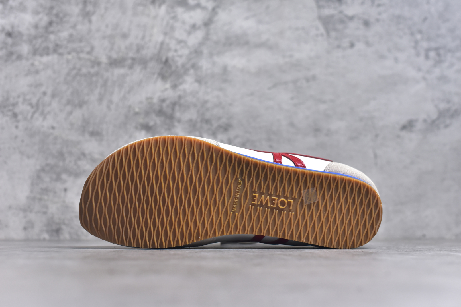 图片[6]-#罗意威Loewe Ballet Runner 2.0 Sneakers 芭蕾舞2.0系列阿甘复古风德训薄底百搭休闲运动鞋 全手工拉帮工艺成型 采用反绒牛皮革拼接头层皮饰片鞋面材质 鞋身原装高密度防刮尼龙面料,极好柔软效果 双层乳胶缓震鞋垫 外部搭配轻量EVA缓震组合橡胶防滑片装外底 尺码：35-44-选品中心