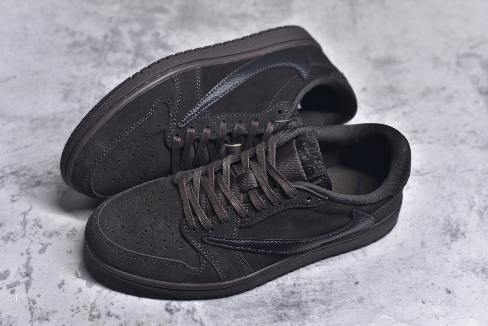图片[7]-#Travis Scott x Fragment x Air Jordan 1 Low TS联名倒钩9.0低帮 黑棕摩卡 大厂血统 纯原配置 原厂采购皮料冲裁 超高整洁度 原纸板、原楦数据开发 上脚原汁原味的公司货既视感 原底独立模具 中底四线拉帮完美走线 原模大底咬花货号：DM7866-202 尺码：36-47-选品中心