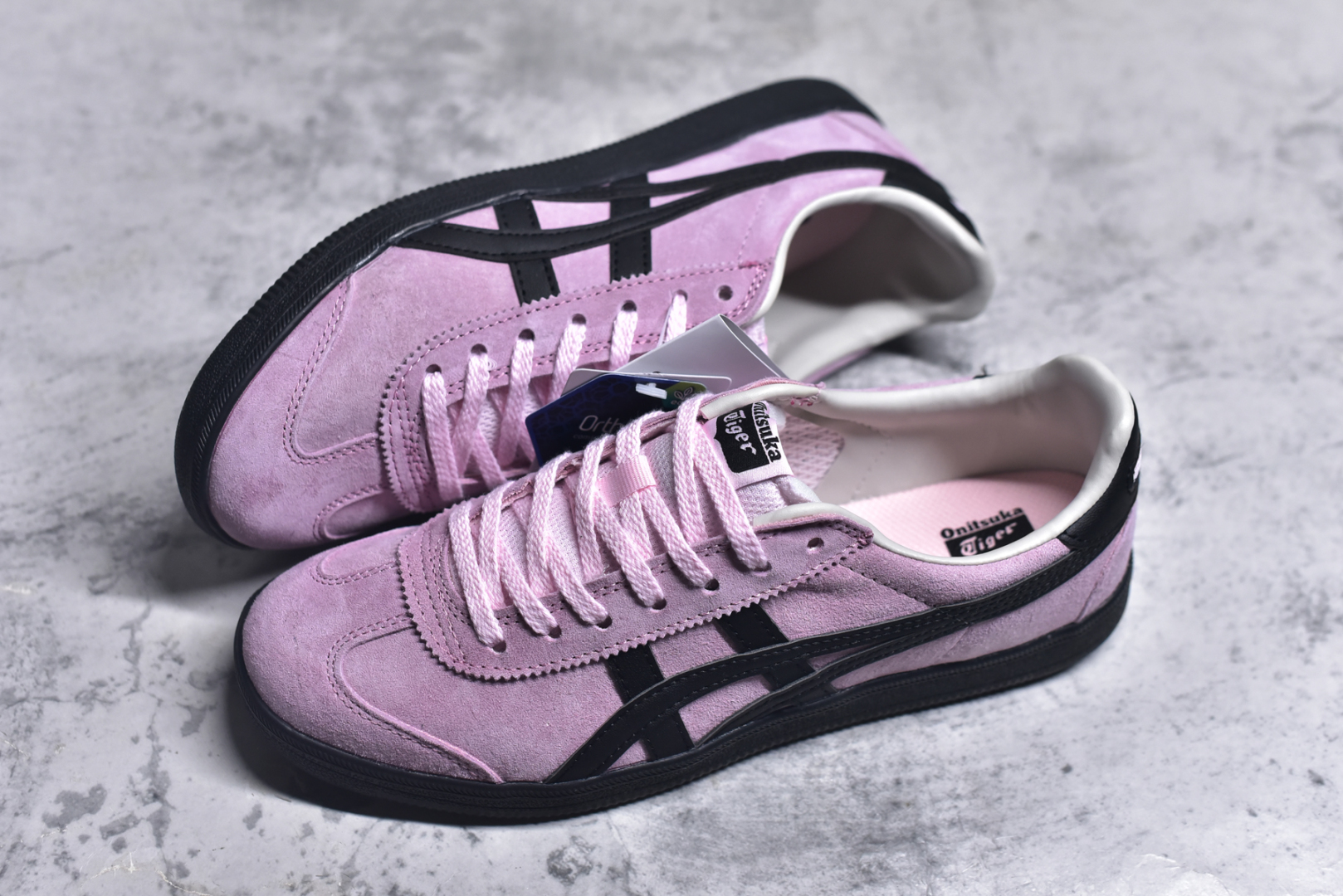 图片[7]-#亚瑟士 Onitsuka Tiger Tokuten 复古低帮休闲跑鞋 实拍首发 TOKUTEN的灵感来源于80年代的室内用鞋 T-TOE前足补强设计 室内鞋的橡胶大底元素复古经典 是TIGER拥趸追捧款鞋跟 鞋舌处印有鬼塚虎特有的品牌logo标志提升品牌的认知度 柔软内里材质 穿着更加舒适改良后的鞋底设计 更具防滑性货号：1183A907-701 尺码：36-41-选品中心