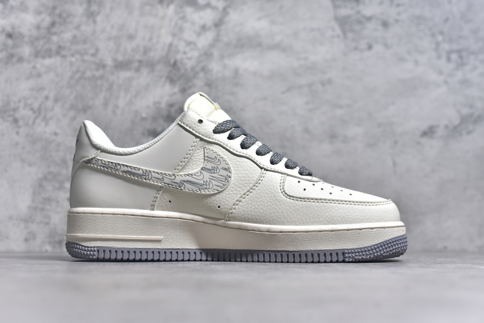 图片[3]-#Nike Air Force 1\’07 Low 耐克联名 米灰多小勾 空军一号低帮休闲板鞋 HH7518-048 #原楦头原纸板 原装鞋盒 定制五金配件 内置全掌气垫 原厂鞋底尺码：36 36.5 37.5 38 38.5 39 40 40.5 41 42 42.5 43 44 44.5 45-选品中心