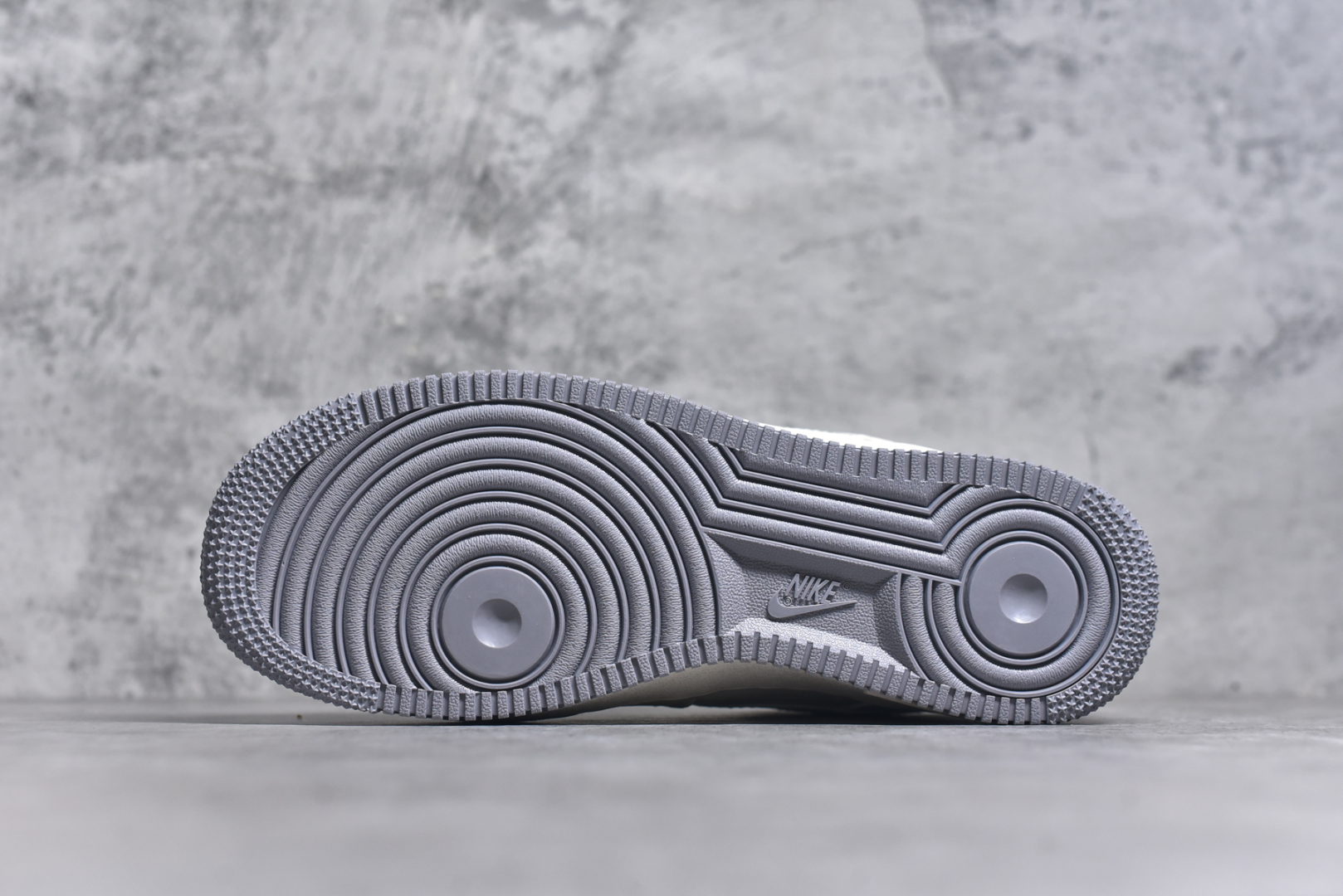 图片[6]-#Nike Air Force 1\’07 Low 耐克联名 米灰多小勾 空军一号低帮休闲板鞋 HH7518-048 #原楦头原纸板 原装鞋盒 定制五金配件 内置全掌气垫 原厂鞋底尺码：36 36.5 37.5 38 38.5 39 40 40.5 41 42 42.5 43 44 44.5 45-选品中心