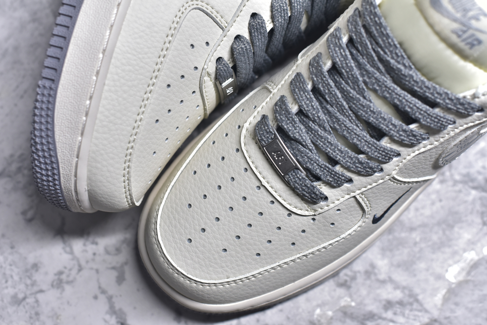 图片[8]-#Nike Air Force 1\’07 Low 耐克联名 米灰多小勾 空军一号低帮休闲板鞋 HH7518-048 #原楦头原纸板 原装鞋盒 定制五金配件 内置全掌气垫 原厂鞋底尺码：36 36.5 37.5 38 38.5 39 40 40.5 41 42 42.5 43 44 44.5 45-选品中心