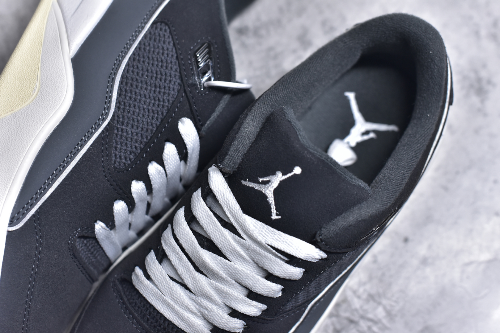 图片[9]-#乔丹Air Jordan Flight Court 乔丹低帮复古篮球鞋 设计简约又不失复古韵味鞋内的鞋垫柔软且有弹性 能够很好地缓冲落地时的冲击力鞋面的材质贴合脚部 鞋底的纹路设计合理 抓地力很强 尺码： 36 36.5 37.5 38 38.5 39 40 40.5 41 42 42.5 43 44 45 46 货号HF3255-002-选品中心
