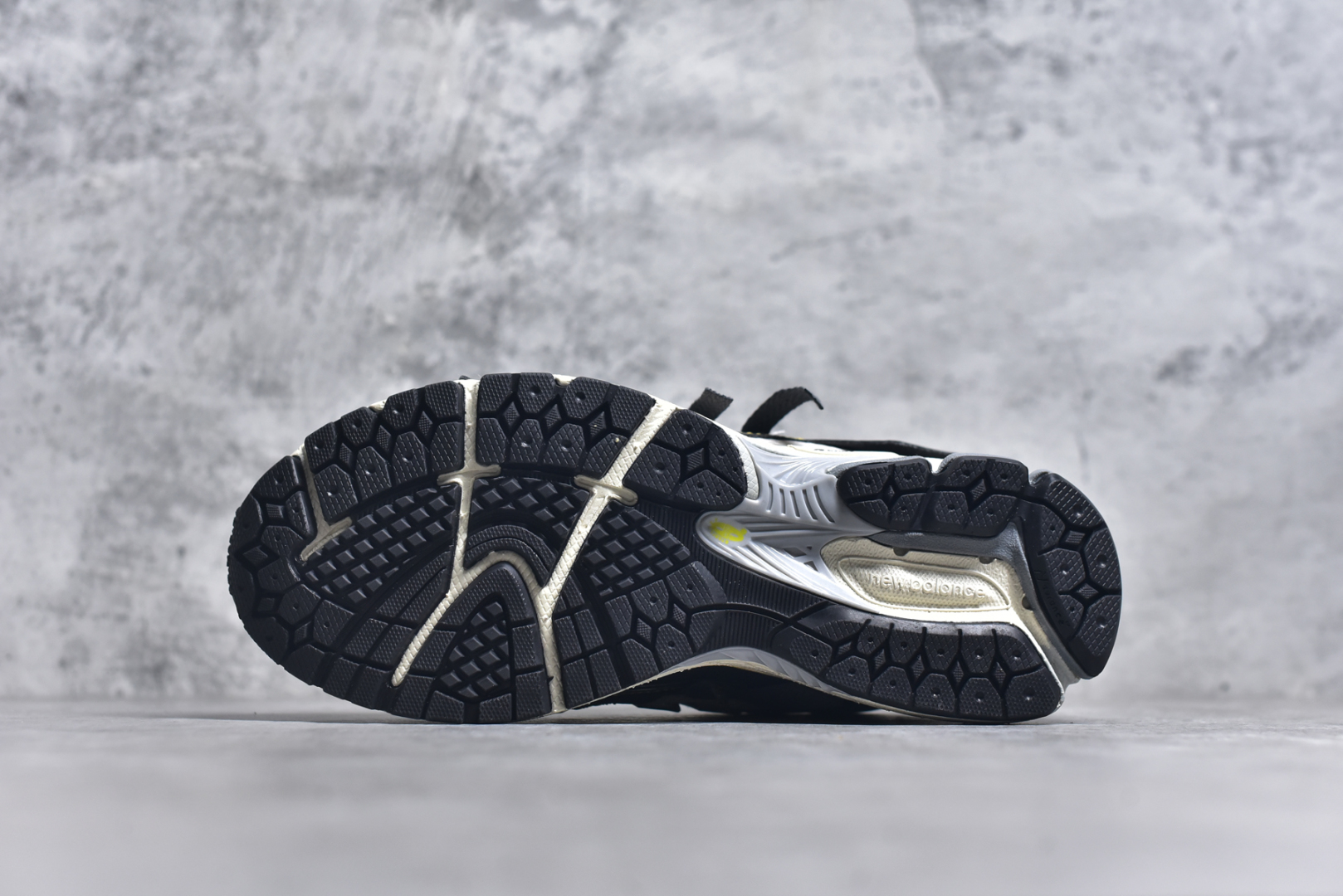 图片[6]-#New Balance M1906系列 复古单品宝藏老爹鞋款 公司级 复古元素叠加 质感超级棒 楦版型材料细节做工精细 作为NB最经典的档案鞋型之一 与2002一样，1906有着NB最成熟的技术加持和复古款式，而本次推出的版本参照2002r的定位，相信会在性价两端做出权衡。单从造型上来看，依旧是vibe风格，味道很正，细节也很酷，这双1906r无疑必能打入复古跑鞋爱好者的年度鞋款名录货号：U1906ANA 尺码：36 37 37.5 38 38.5 39.5 40 40.5 41.5 42 42.5 43 44 45 46.5-选品中心