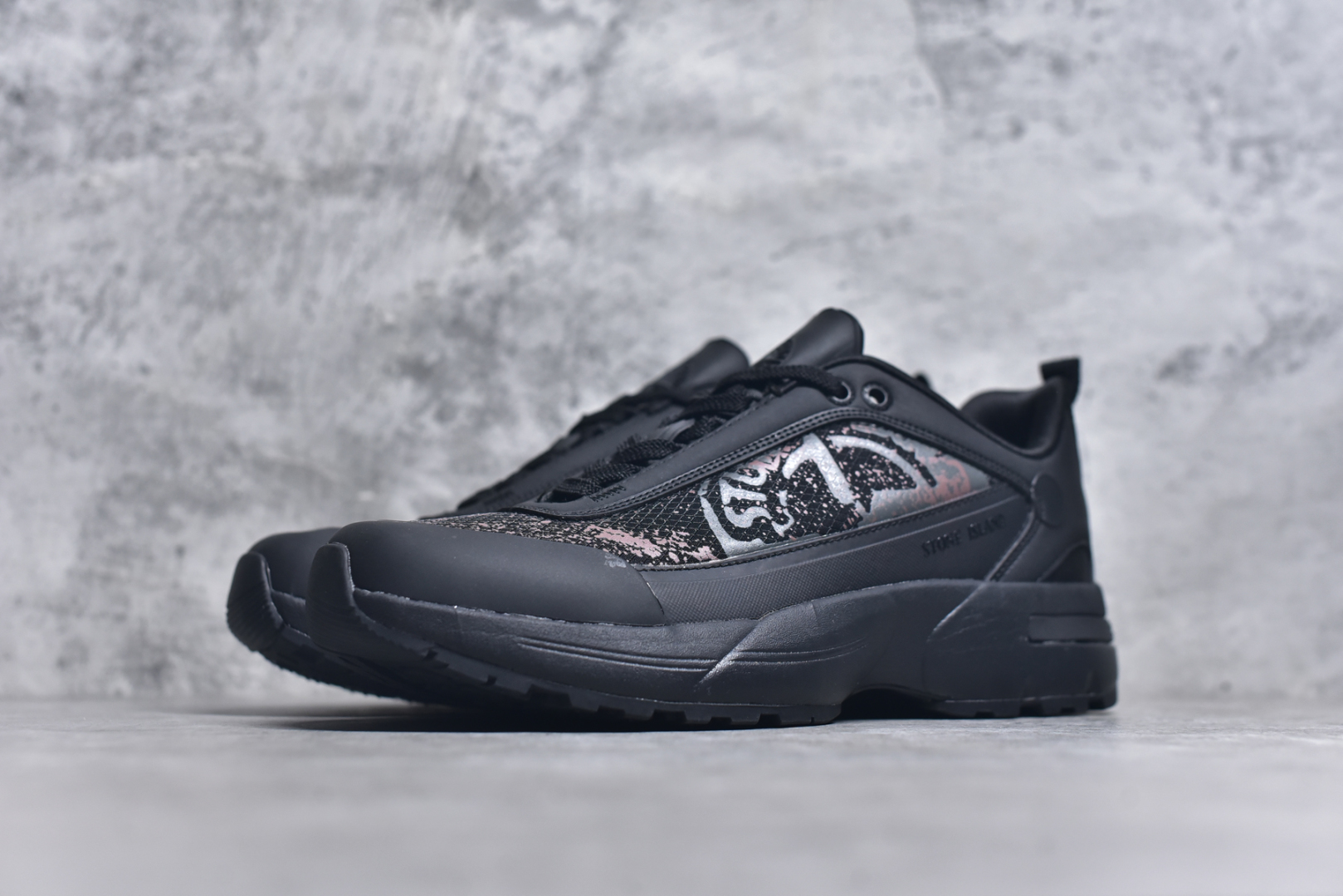 图片[2]-#Stone Island Grime Panelled 石头岛黑褐色舒适时尚低帮生活休闲鞋 石头岛作不仅是科技面料和织物染色典范并加入了创新机能美学，兼顾功能性与时尚感，颠覆传统休闲服饰的想象。尺码：36 37 37.5 38 38.5 39 39.5 40 40.5 41.5 42 42.5 43 44 44.5 45-选品中心