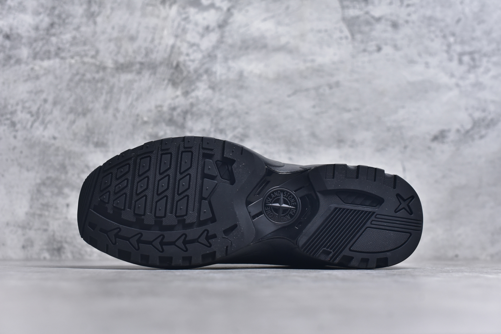 图片[6]-#Stone Island Grime Panelled 石头岛黑褐色舒适时尚低帮生活休闲鞋 石头岛作不仅是科技面料和织物染色典范并加入了创新机能美学，兼顾功能性与时尚感，颠覆传统休闲服饰的想象。尺码：36 37 37.5 38 38.5 39 39.5 40 40.5 41.5 42 42.5 43 44 44.5 45-选品中心