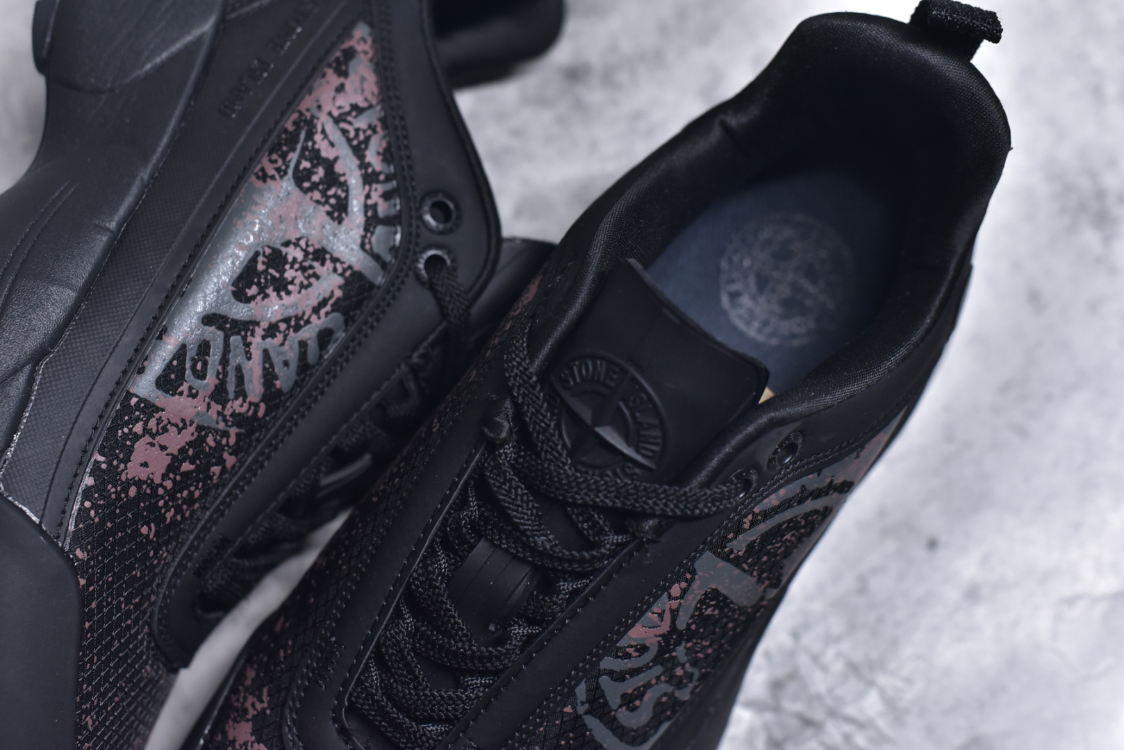 图片[9]-#Stone Island Grime Panelled 石头岛黑褐色舒适时尚低帮生活休闲鞋 石头岛作不仅是科技面料和织物染色典范并加入了创新机能美学，兼顾功能性与时尚感，颠覆传统休闲服饰的想象。尺码：36 37 37.5 38 38.5 39 39.5 40 40.5 41.5 42 42.5 43 44 44.5 45-选品中心