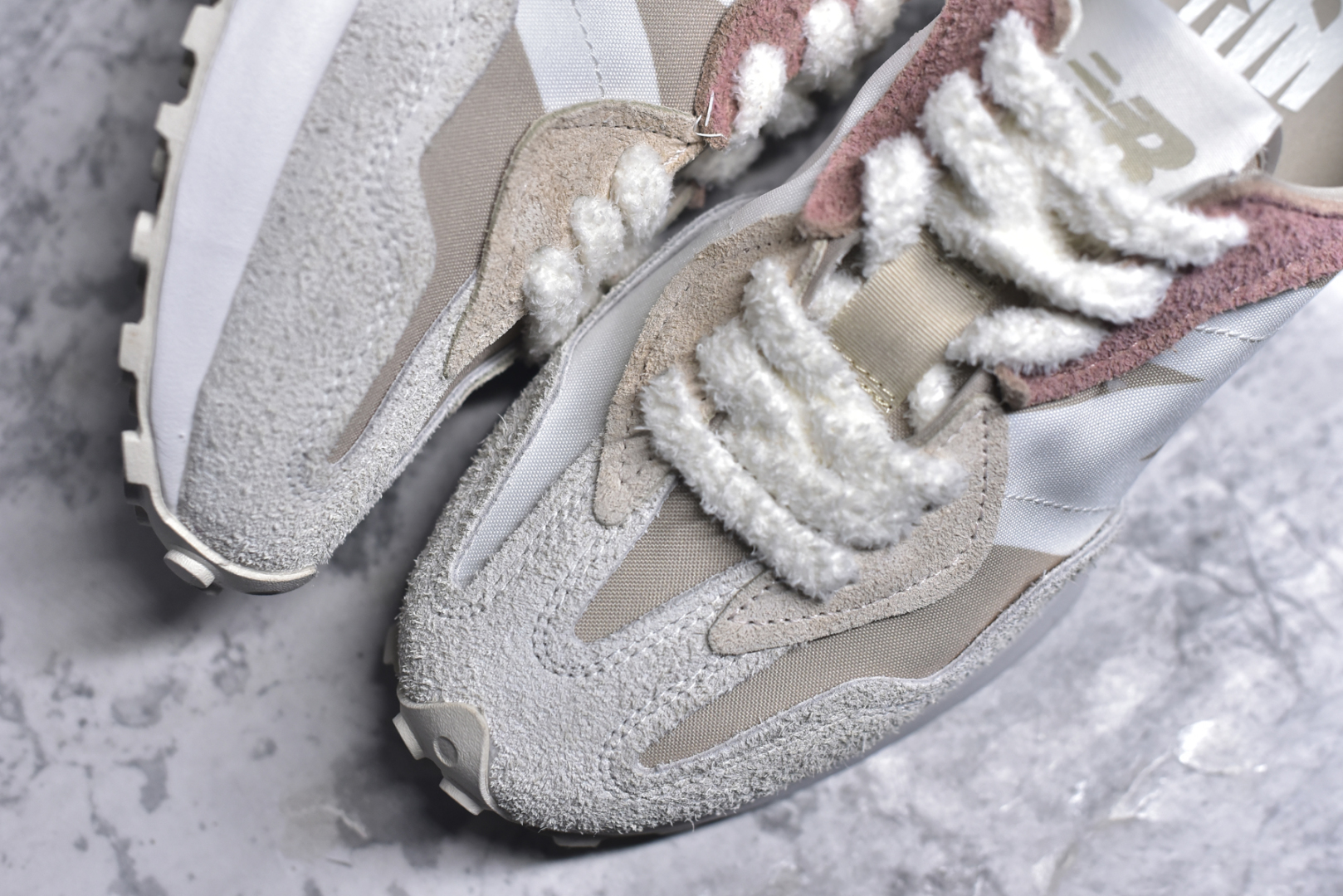 图片[8]-#New Balance MS327 NB新百伦系列复古休闲运动慢跑鞋 #以更纯粹的复古风格设计打造的全新造型 侧身还以解构设计 将 N 字标志以做旧压花样式呈现 样式别具新意 而麂皮、冲孔皮革的塑造 则呈现出高级怀旧气质 也让鞋款在奢华时装风格与运动氛围之间达到了平衡 鞋身采用尼龙及猪巴革麂皮物料拼接构成 中底高弹PU材质及满丁防滑橡胶外底 尺码：36 37 37.5 38 38.5 39.5 40 40.5 41.5 42 42.5 43 44 45-选品中心