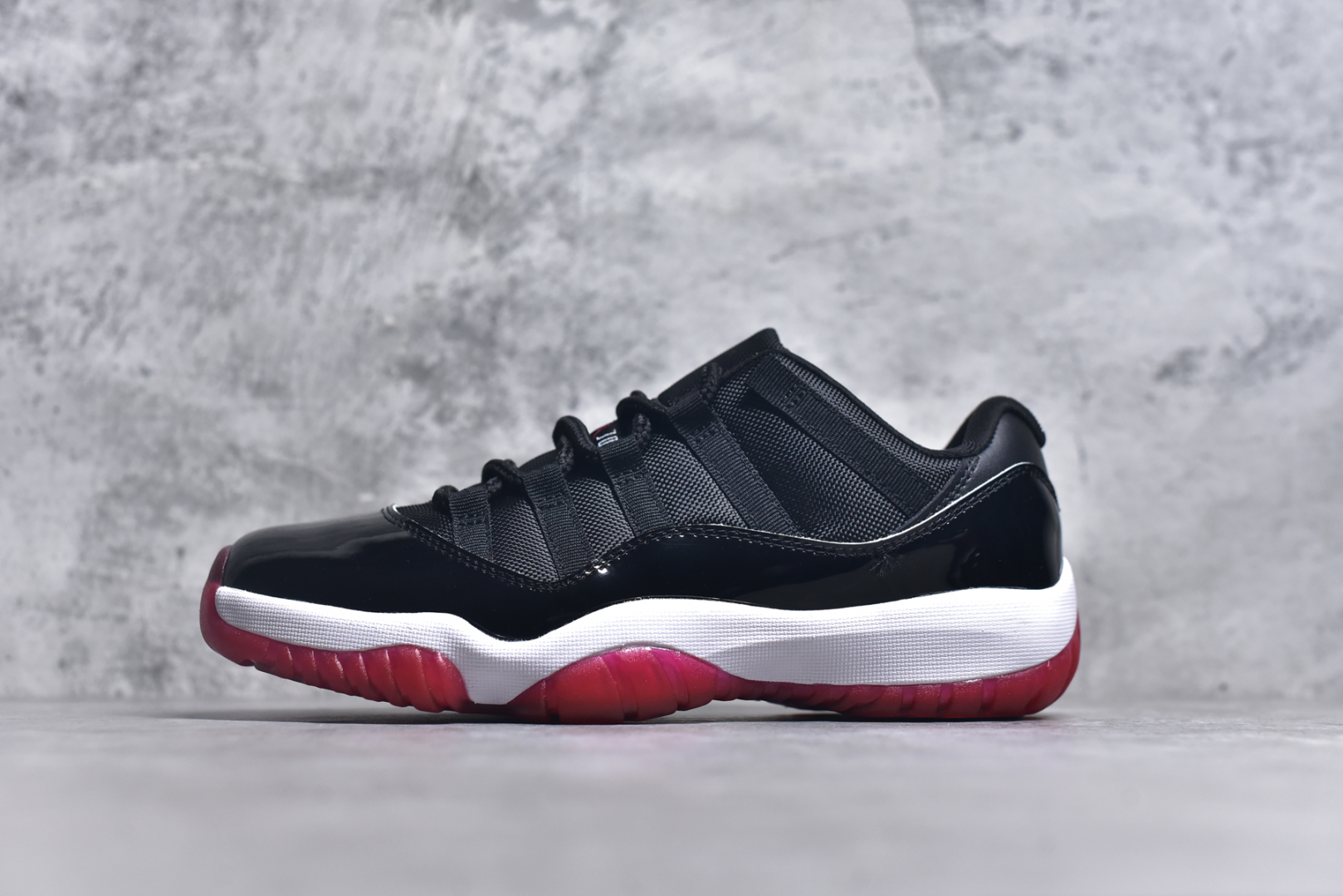 #乔丹11代 Air Jordan 11 Low Bred AJ11黑红2025 低帮 纯原大厂出品 正确纯原鞋标 官方即将发售 原楦原材料打造 正确黑碳板 原厂牛津布➕原厂漆皮 货号 FV5104-006 尺码：36-46-选品中心