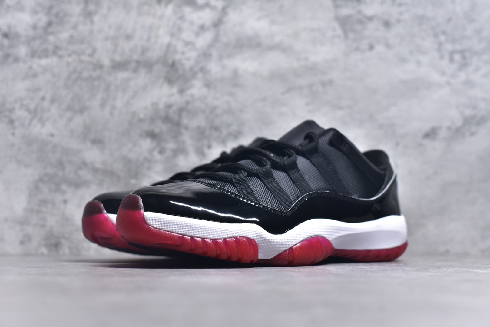 图片[2]-#乔丹11代 Air Jordan 11 Low Bred AJ11黑红2025 低帮 纯原大厂出品 正确纯原鞋标 官方即将发售 原楦原材料打造 正确黑碳板 原厂牛津布➕原厂漆皮 货号 FV5104-006 尺码：36-46-选品中心